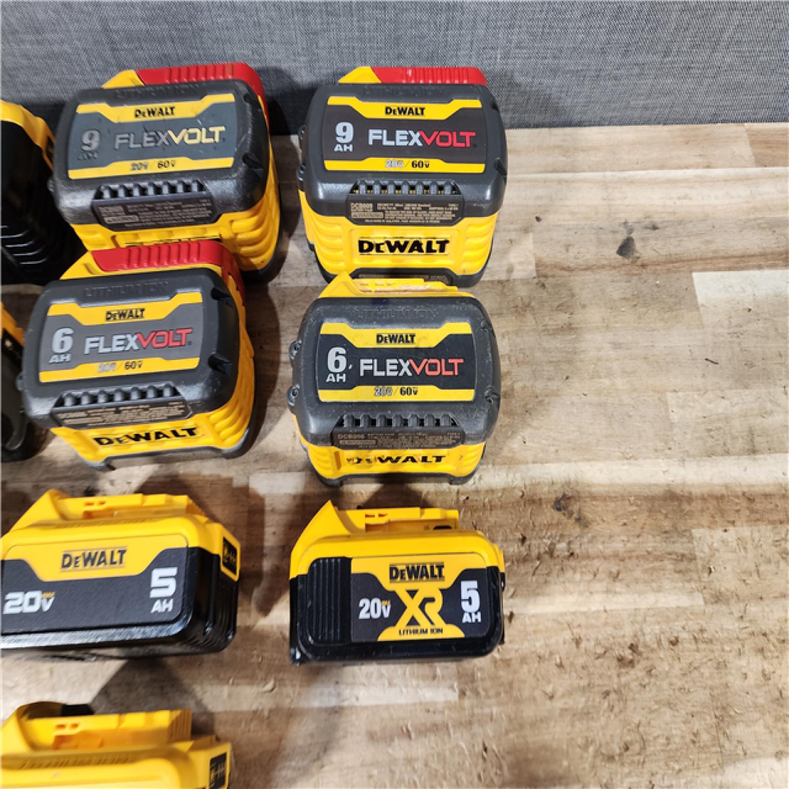 HOUSTON LOCATION - AS - IS DEWALT BATTERY PACK QTY - 10