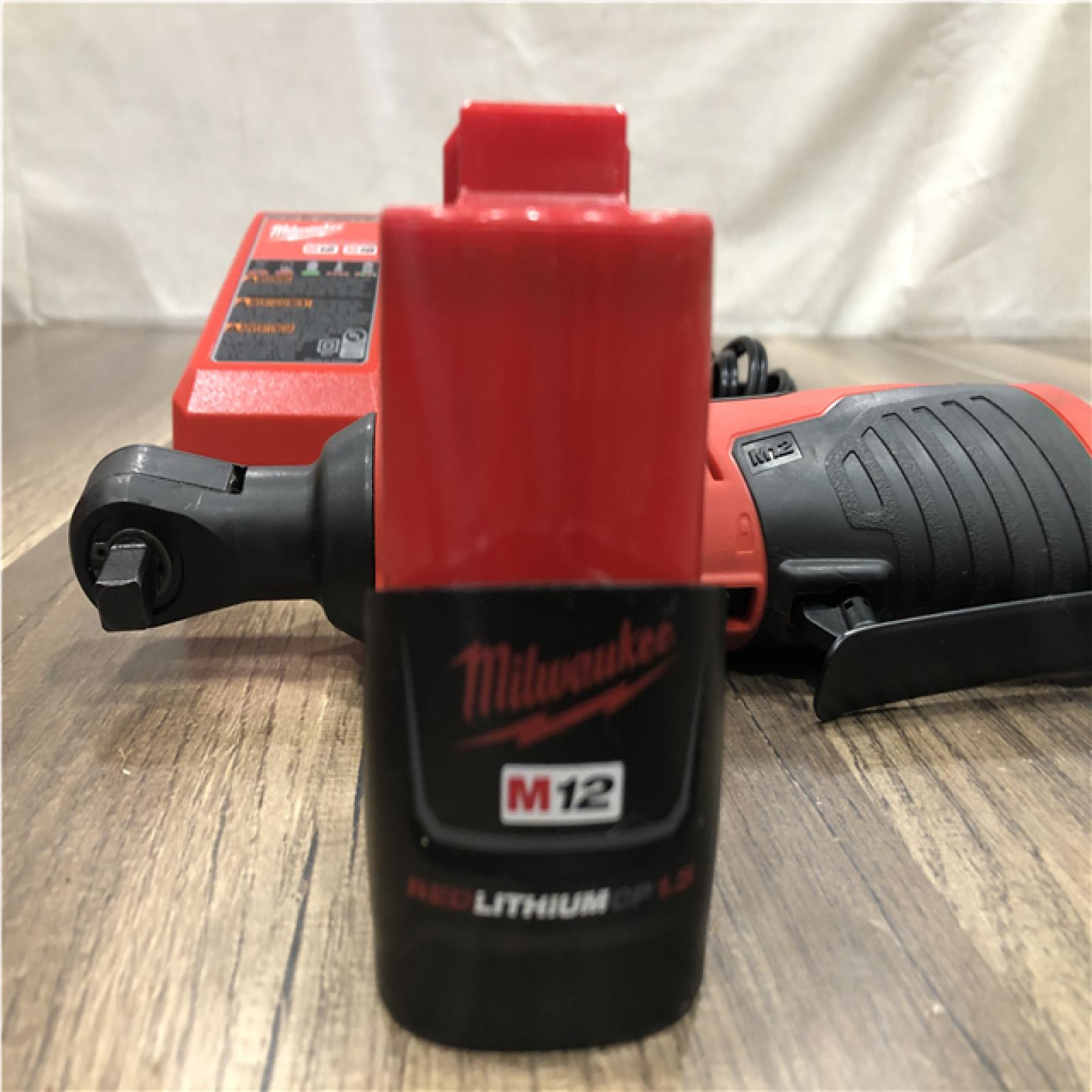 AS-IS  Milwaukee M12 12V Lithium-Ion Cordless 3/8 in. Ratchet Kit