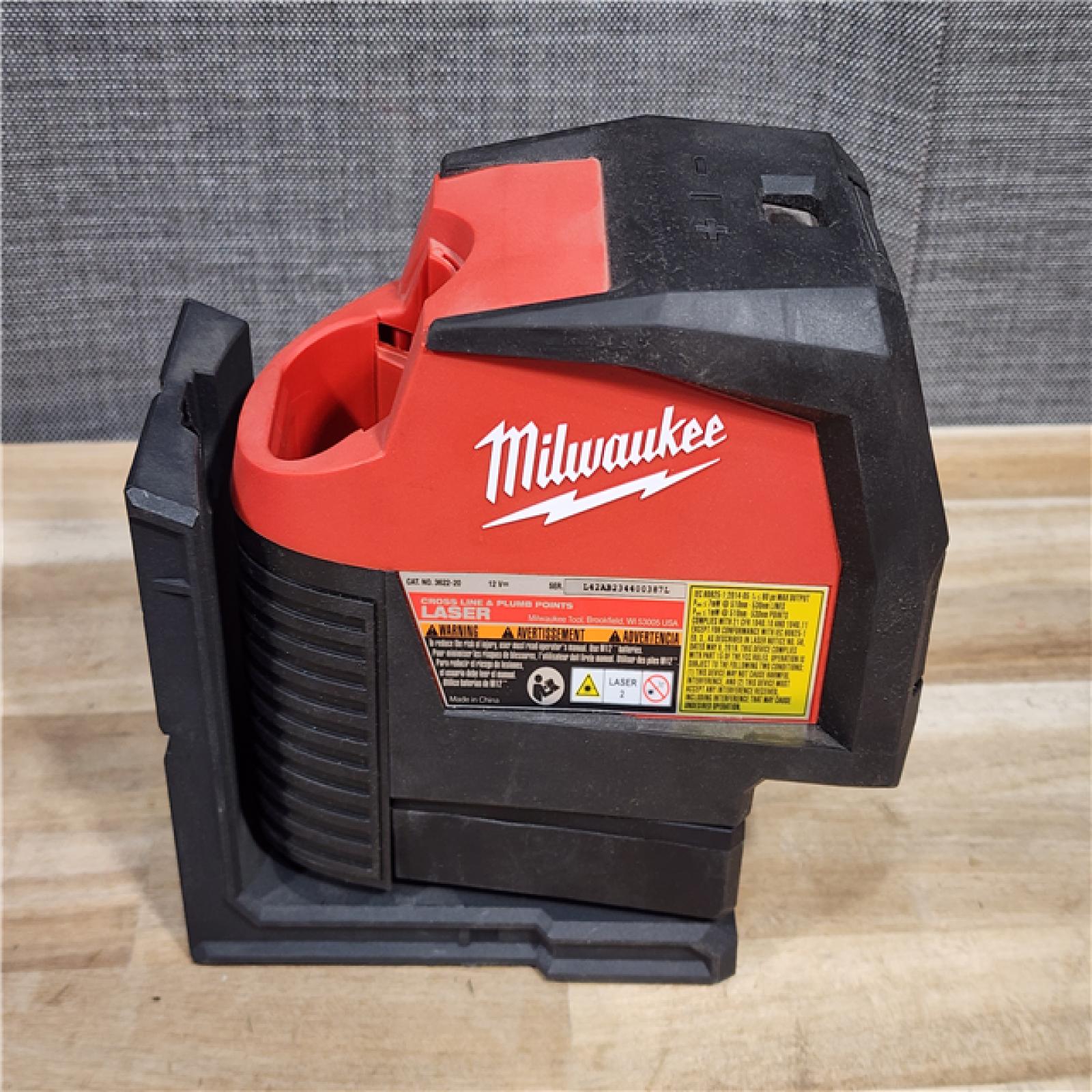 HOUSTON LOCATION - AS-IS Milwaukee 12-Volt Lithium-Ion Cordless Green 125 ft. Cross Line and Plumb Points Laser Level Kit
