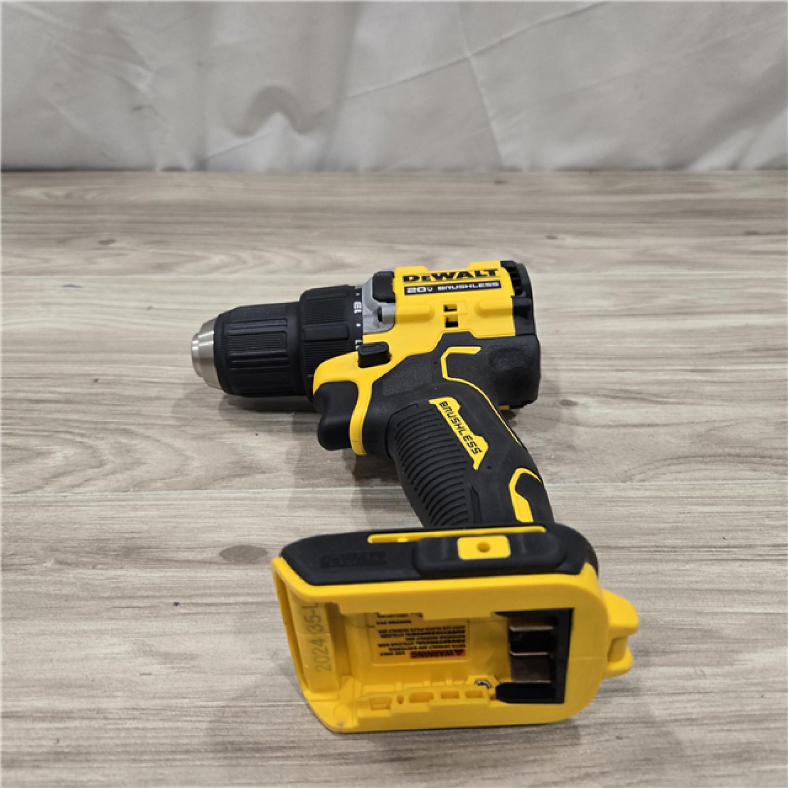 AS-IS DEWALT ATOMIC COMPACT SERIES 20V MAX* Cordless 1/2 Drill/Driver Kit