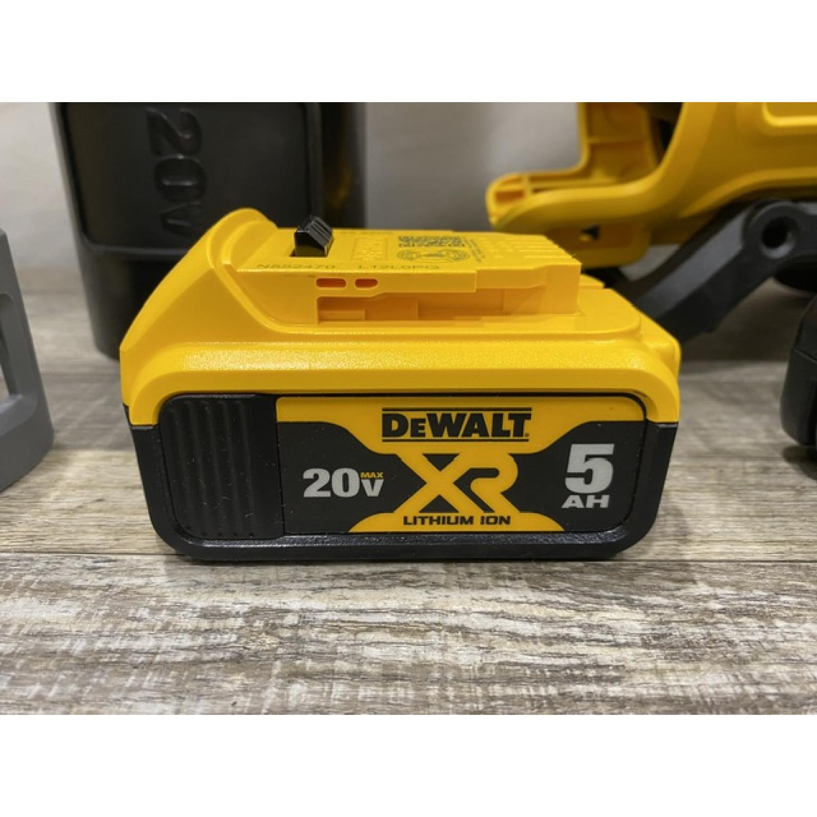 AS-IS DEWALT 20V MAX* XR Brushless Cordless Handheld Blower Kit