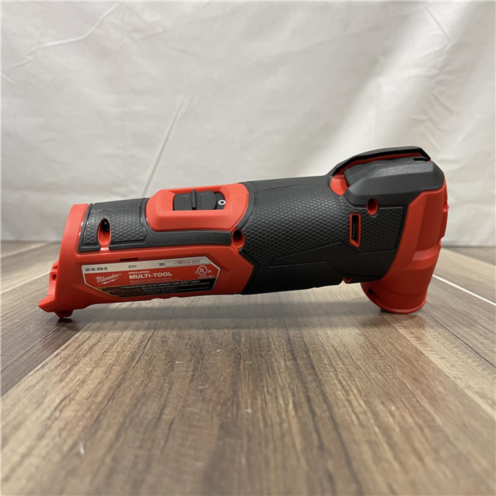 AS-IS Milwaukee M12 FUEL 12V Lithium-Ion Cordless Oscillating Multi-Tool Kit with 4.0 Ah Battery
