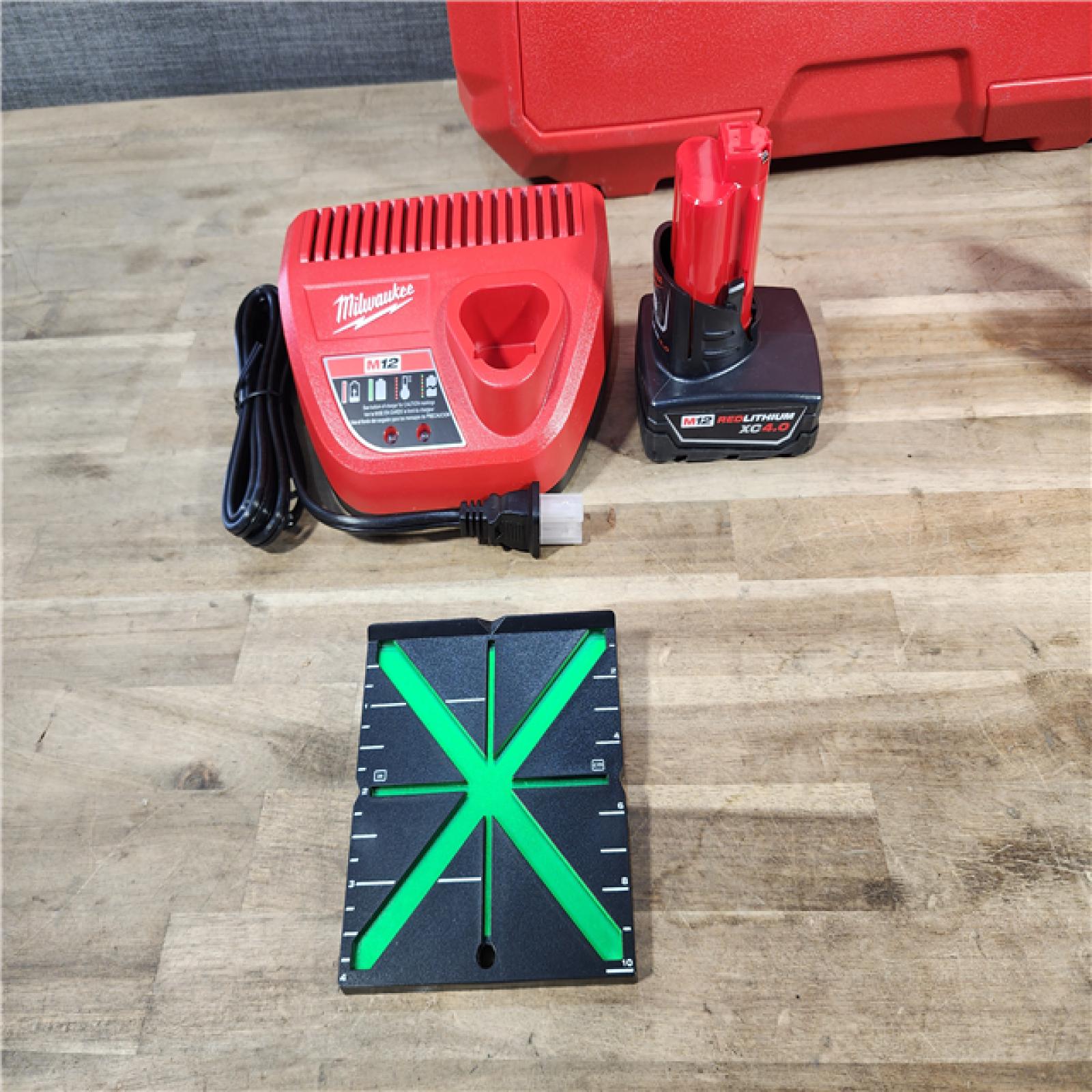 HOUSTON LOCATION - AS-IS Milwaukee-3632-21 M12 Green Beam Laser 360° 3-Plane Kit