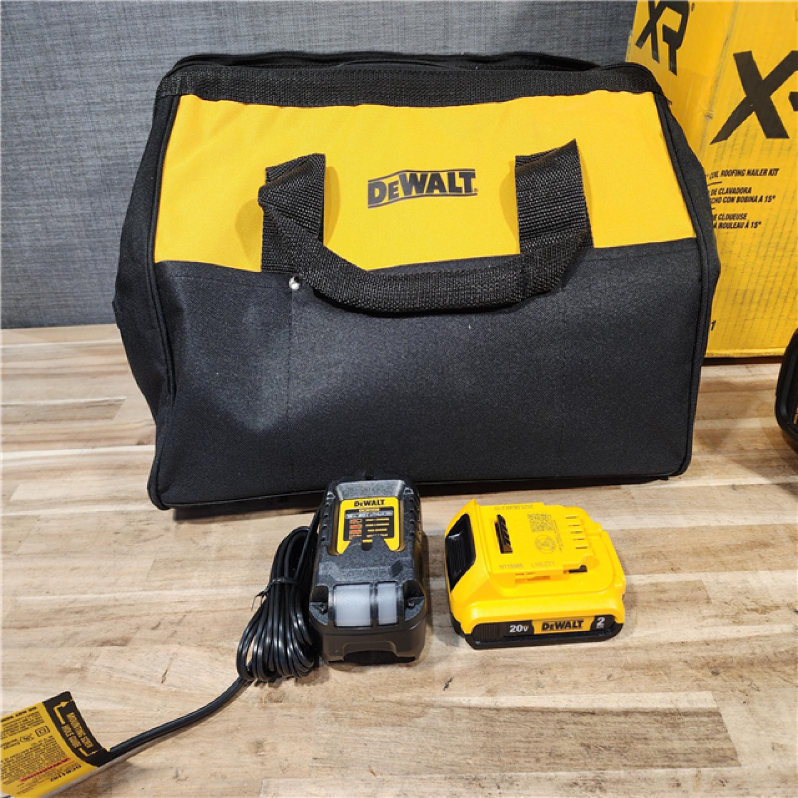 HOUSTON LOCATION - AS-IS (APPEAR LIKE NEW) DEWALT 20V MAX Lithium-Ion 15-Degree Electric Cordless Roofing Nailer Kit
