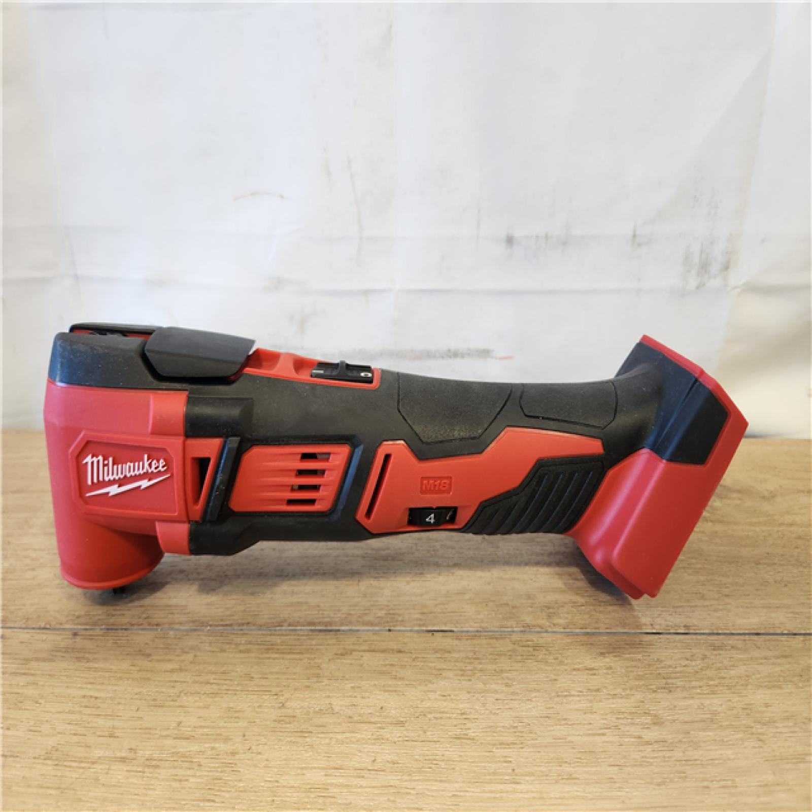 AS-IS- Milwaukee 18V Lithium-Ion Cordless Oscillating Multi-Tool Kit