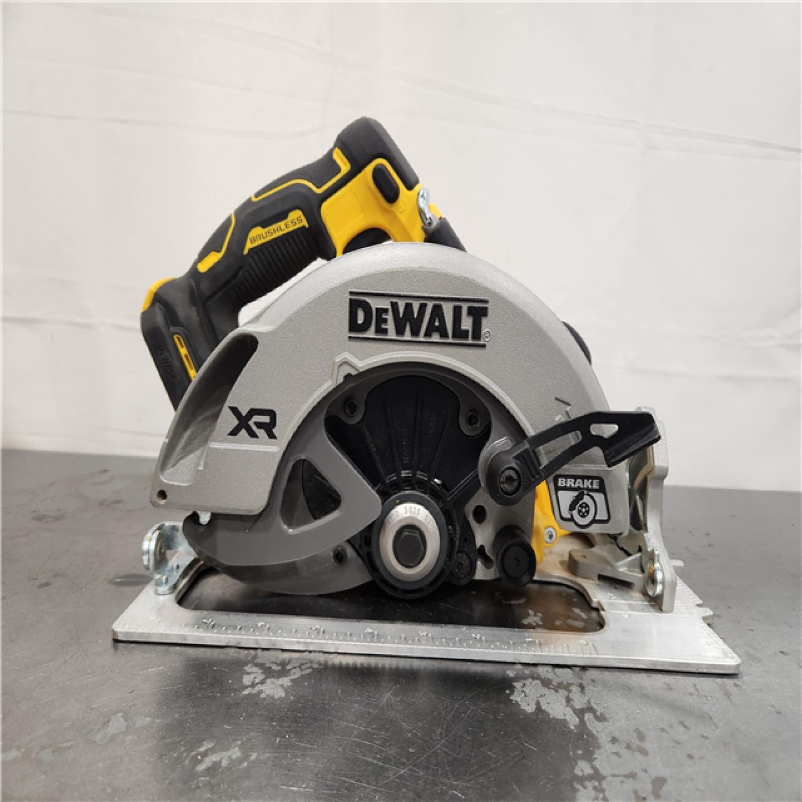 AS-IS- 20-Volt MAX 7-1/4 in. Cordless Circular Saw (Tool Only)