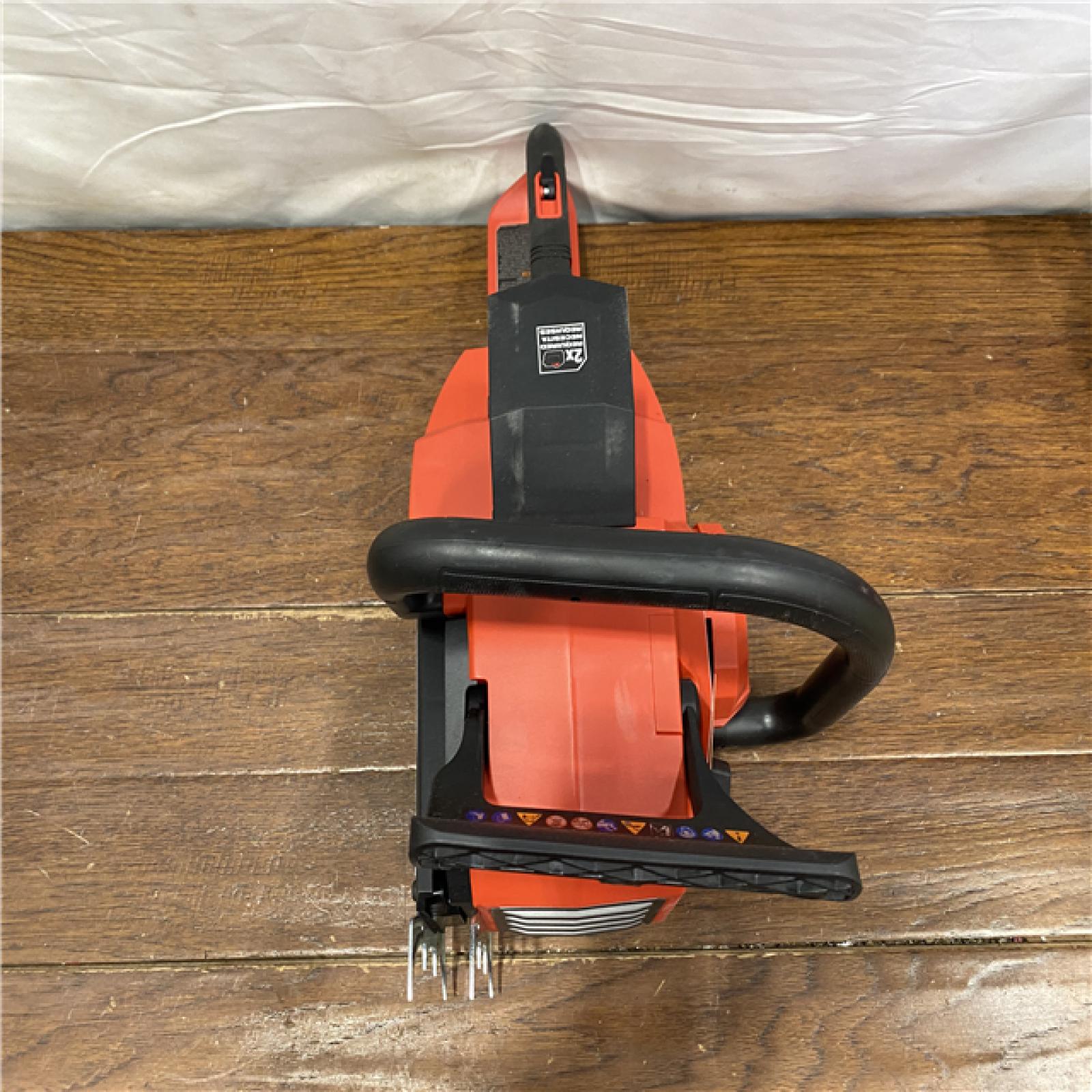 AS-IS Milwaukee M18 FUEL Cordless 20 in. Chainsaw Kit