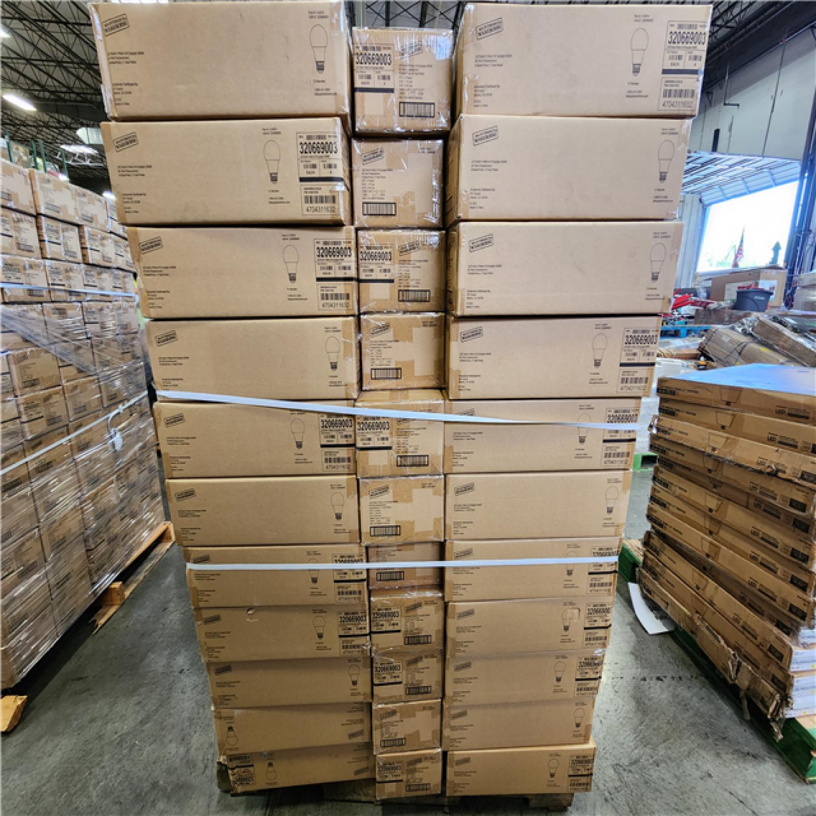 Phoenix Location NEW LED Bulb 9 Watt A19 Daylight 5000K 60 Watt Replacement 8 Bulbs/Pack, 4 Total Packs Pallet (121-Boxes)