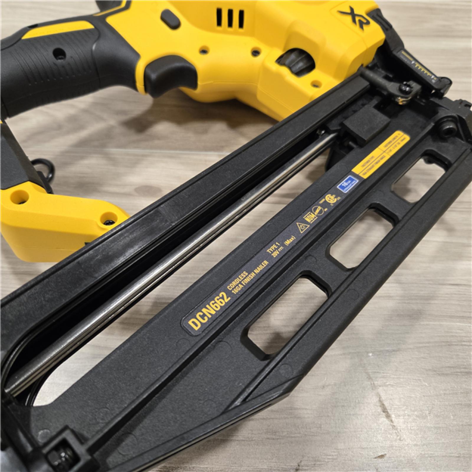 LIKE NEW! - DEWALT 20V MAX XR 16-Gauge Cordless Finish Nailer (Tool Only)