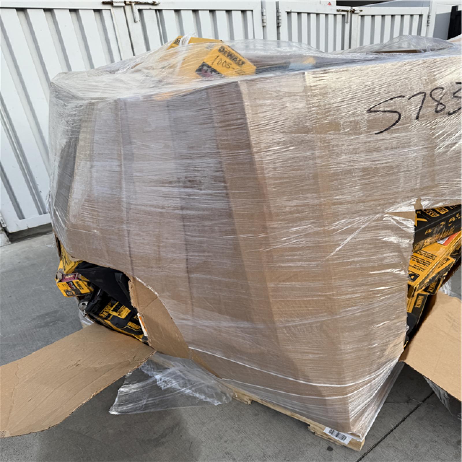 California AS-IS POWER TOOLS Partial Lot (3 Pallets) P-R057830