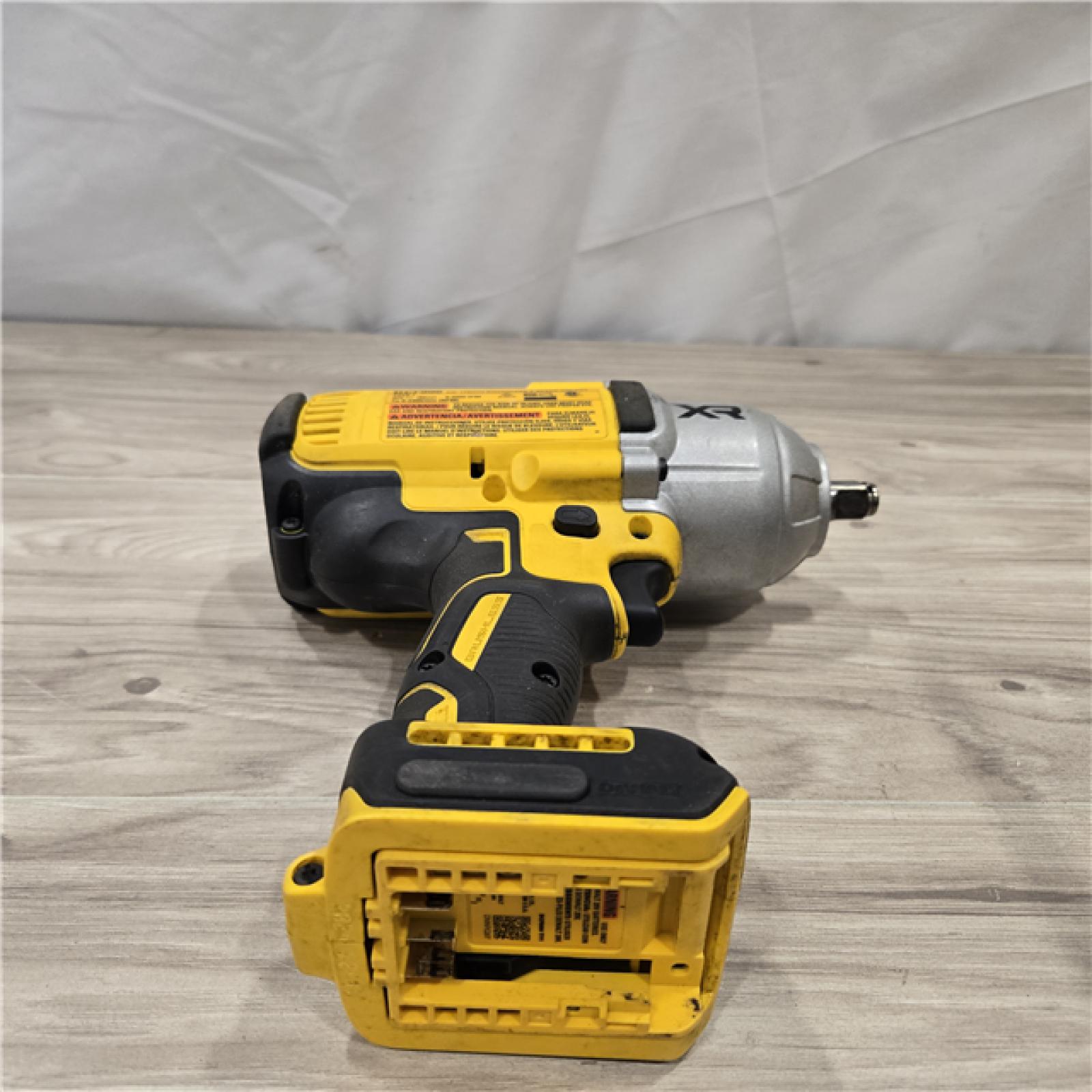 AS-IS Dewalt 20V MAX Cordless 1/2 in. Impact Wrench Kit