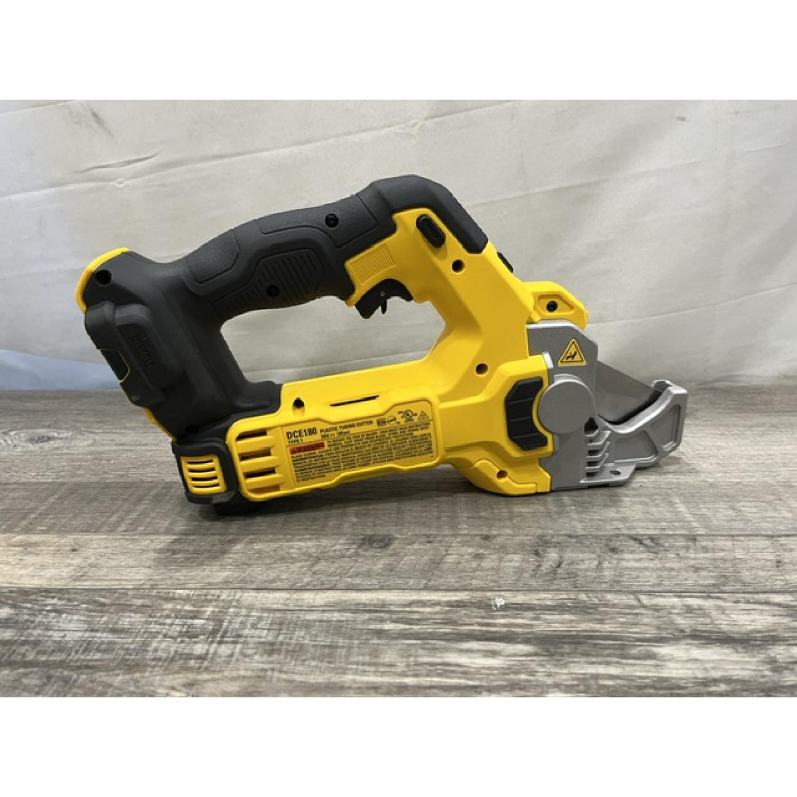 NEW - DEWALT 20V MAX Cordless Plastic Tubing Cutter (Tool Only)