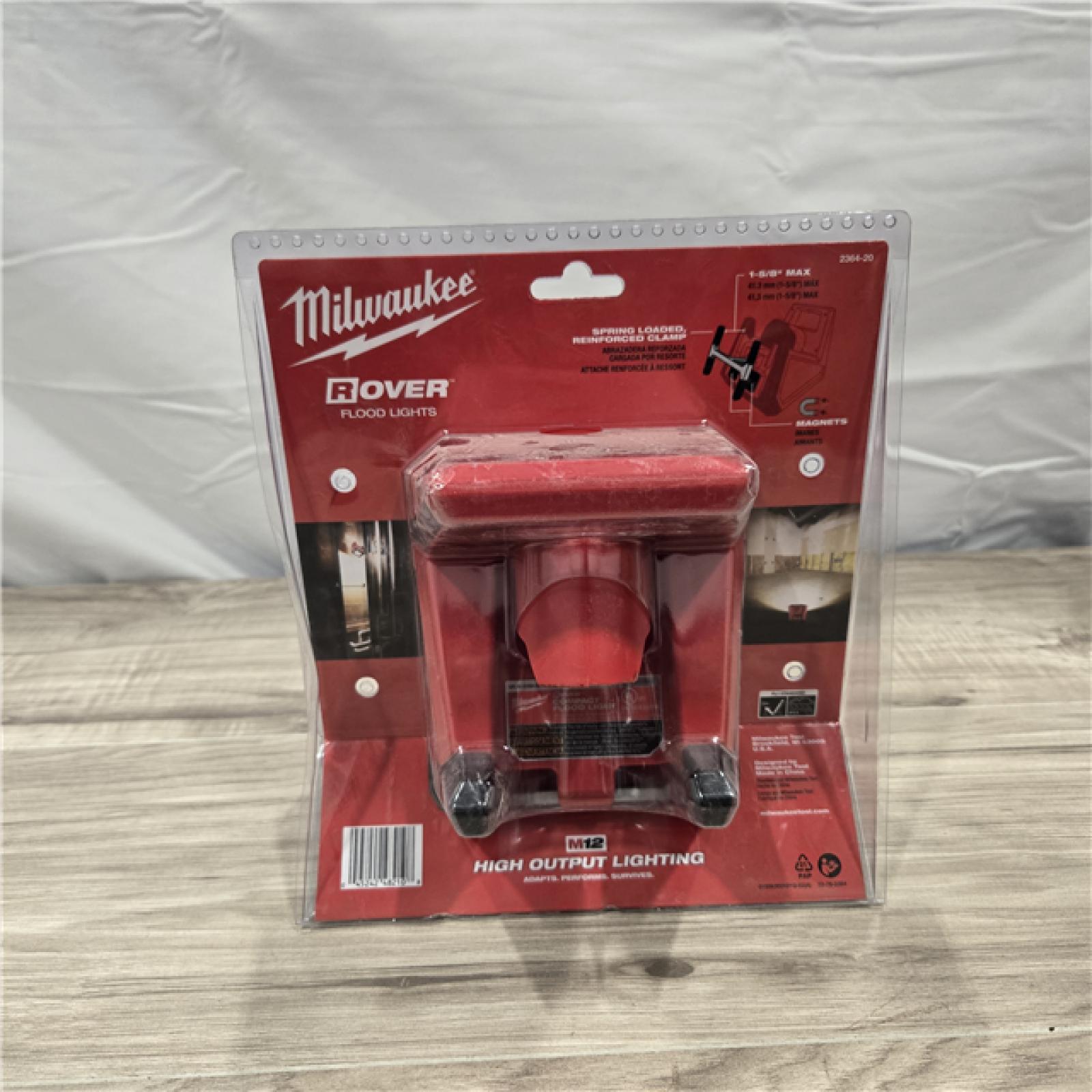 NEW! - Milwaukee 12V Cordless 1000-Lumen LED Compact Flood Light (Tool-Only)