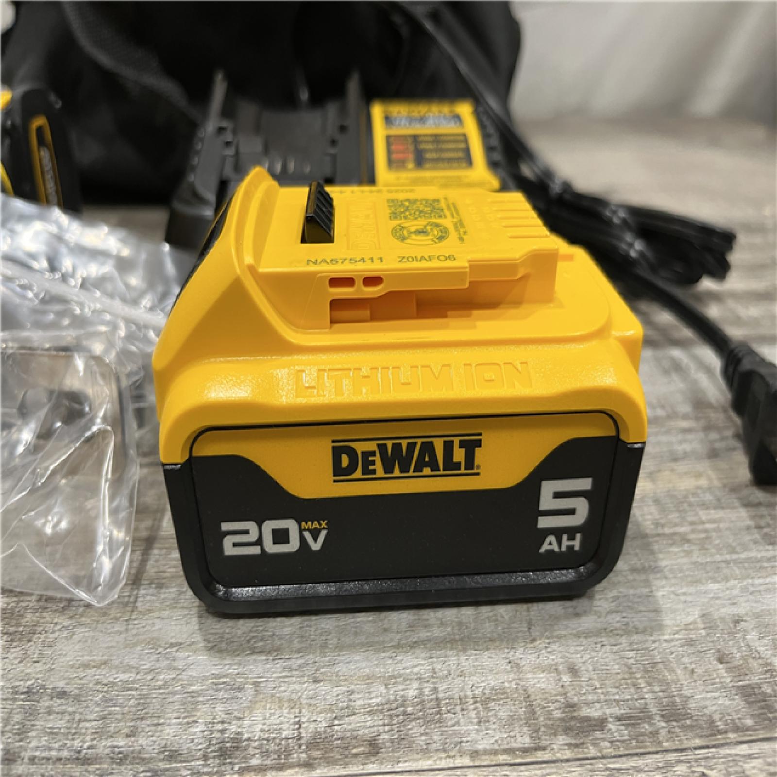 AS-IS DEWALT ATOMIC 20V MAX Lithium-Ion Cordless 1/4 in. Brushless Impact Driver Kit
