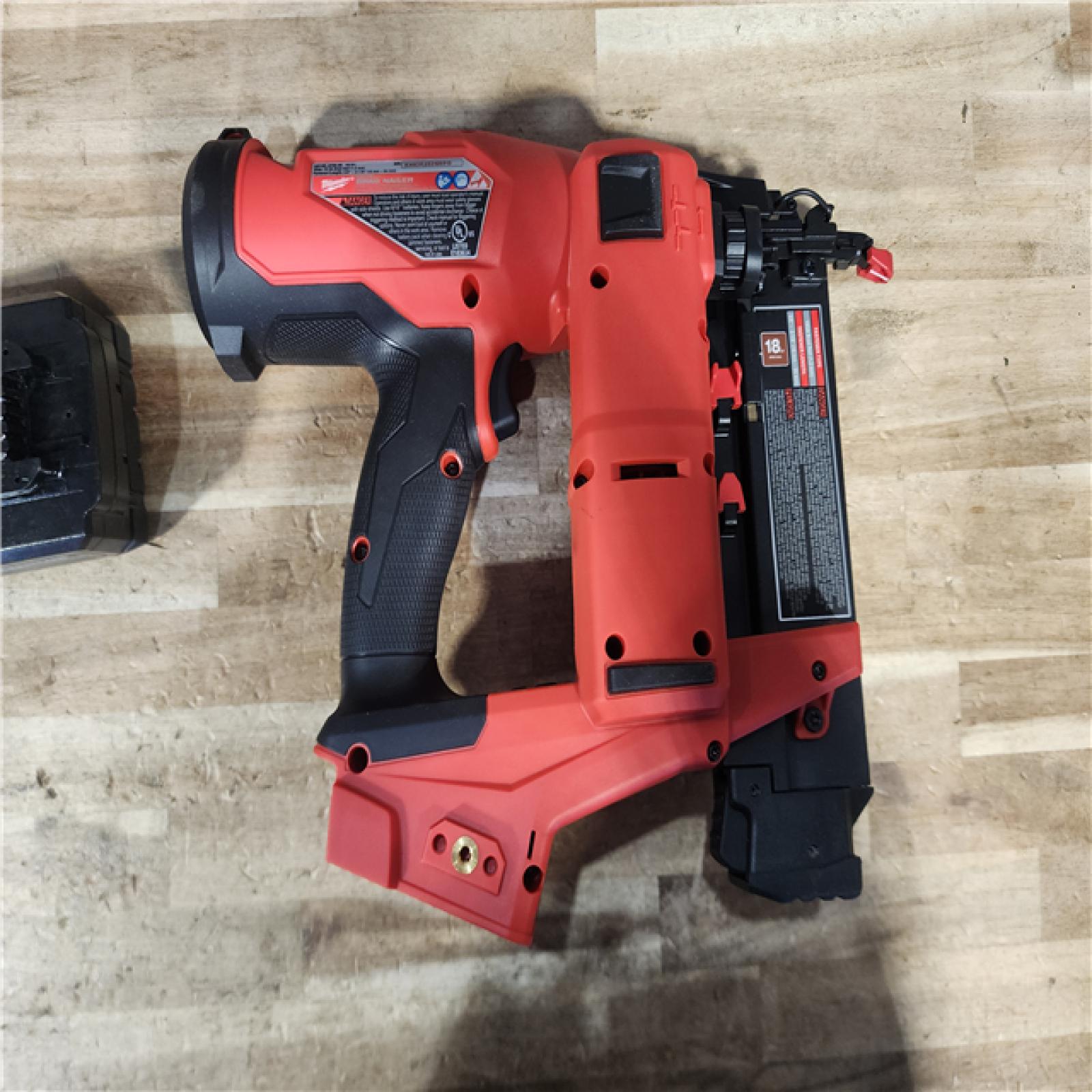 HOUSTON LOCATION - AS - IS Milwaukee FUEL 18-Volt Lithium-Ion Brushless Cordless Gen II 18-Gauge Brad Nailer W/ BATTERY & CHARGER