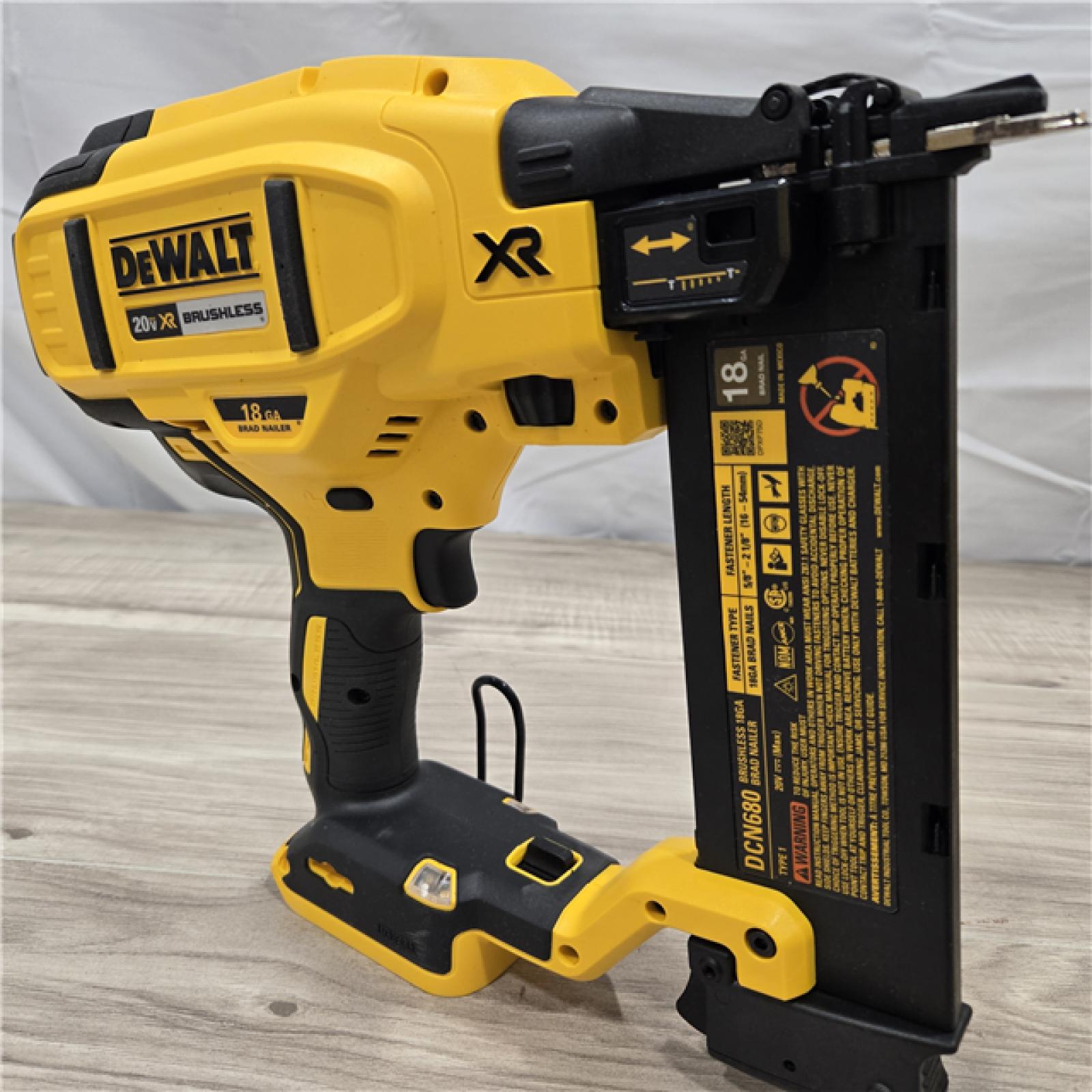LIKE NEW! - DeWalt 20V MAX XR Cordless 18-Gauge Brad Nailer (Tool Only)