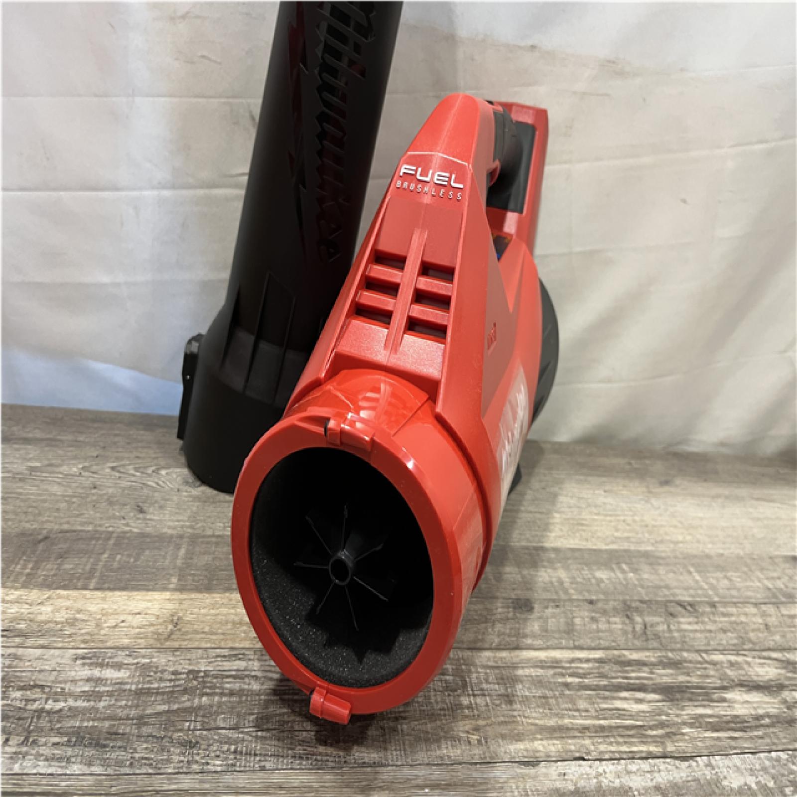 AS-IS Milwaukee FUEL 120 MPH 500 CFM 18V Brushless Cordless Battery Powered Leaf Blower Kit