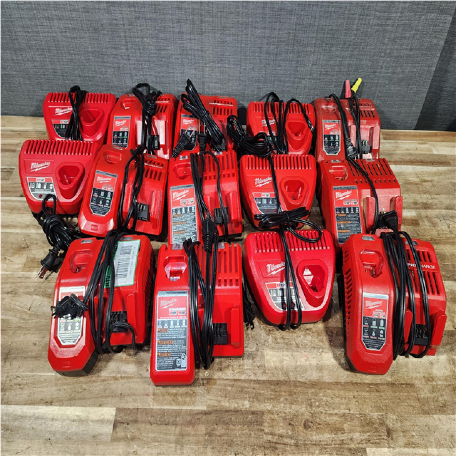 HOUSTON LOCATION - AS - IS MILWAUKEE BATTERY CHARGER PACK QTY - 14