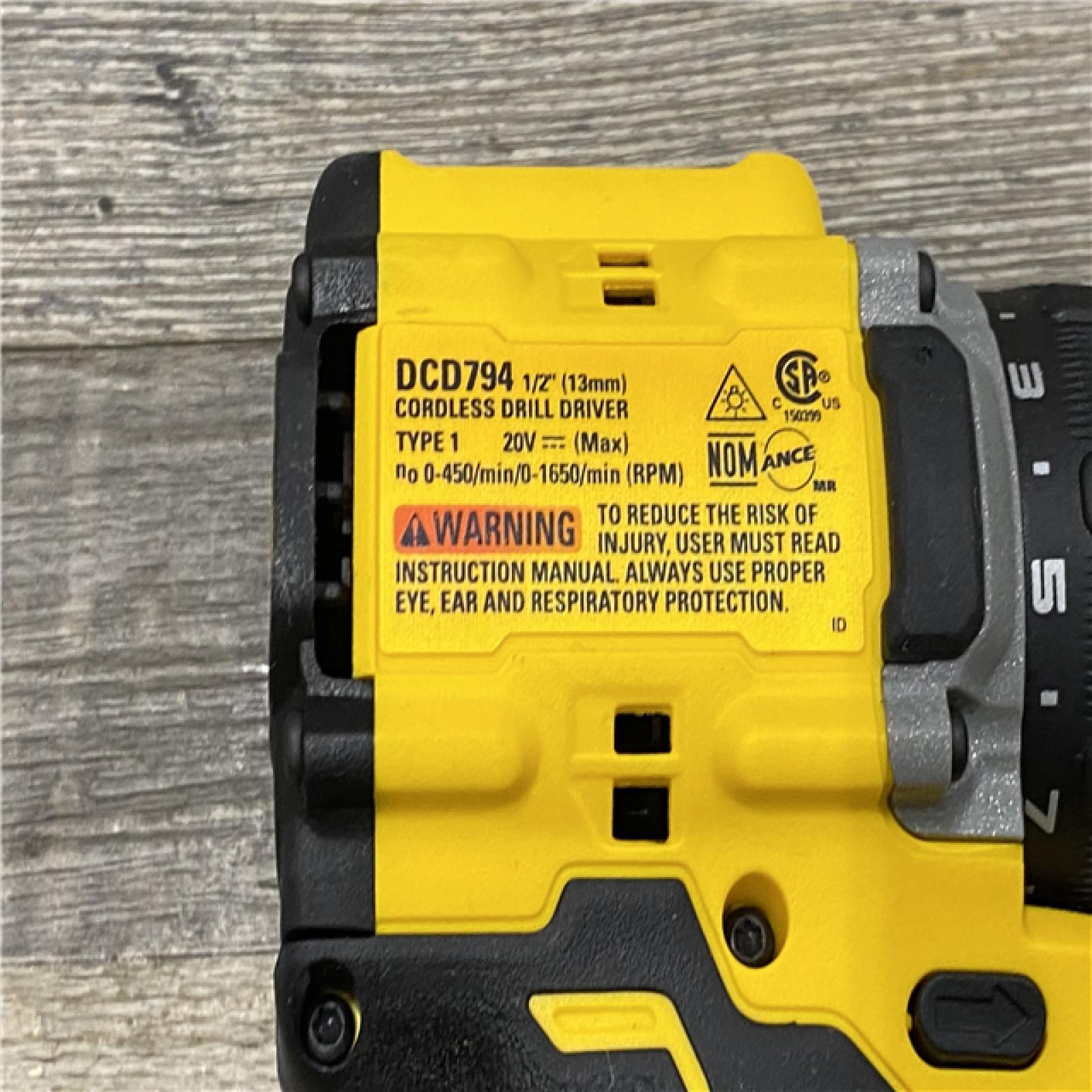 AS-IS DEWALT ATOMIC 20-Volt MAX Lithium-Ion Cordless Combo Kit