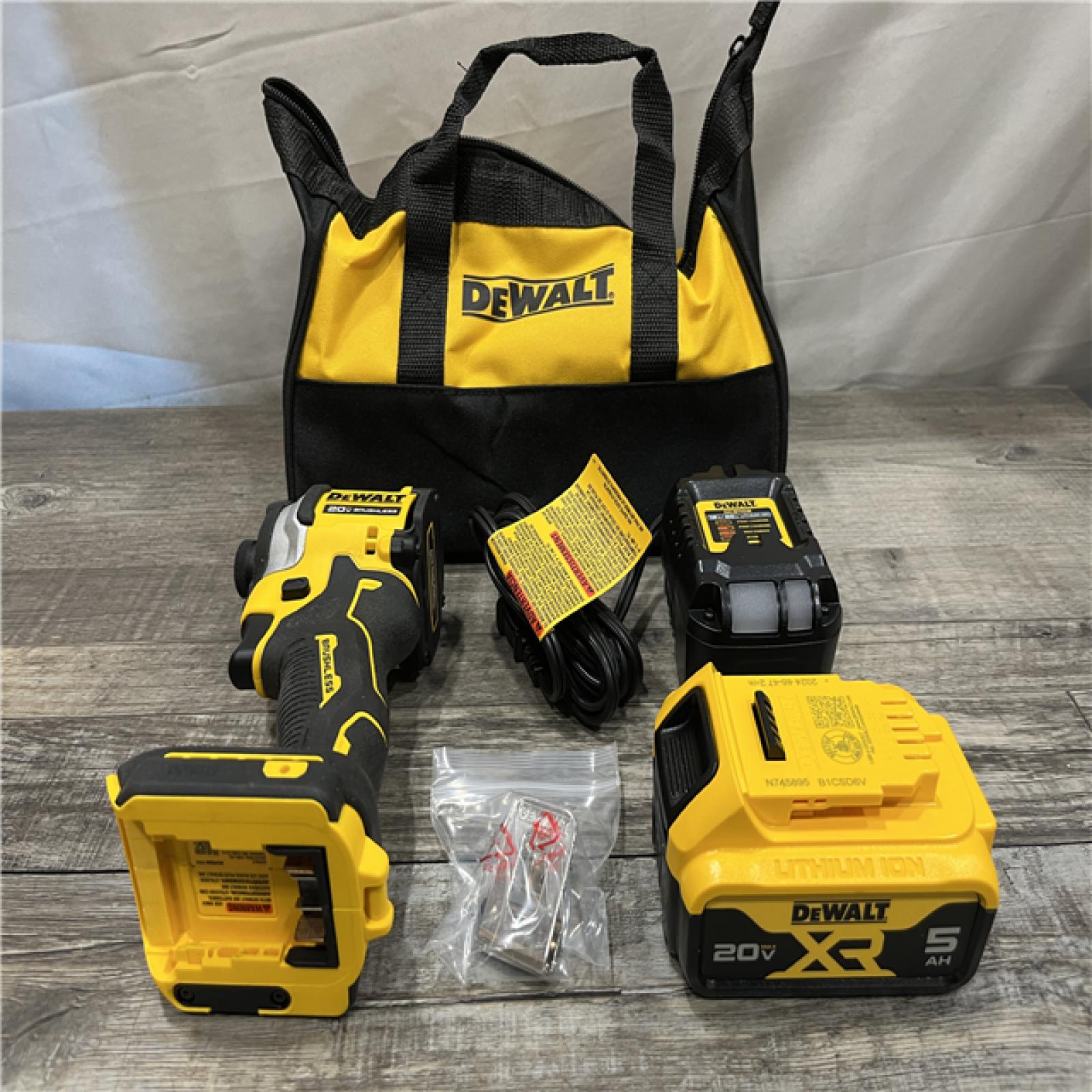 LIKE NEW - DEWALT ATOMIC 20V MAX Lithium-Ion Cordless 1/4 in. Brushless Impact Driver Kit