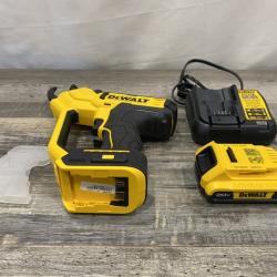 LIKE NEW - DEWALT 20V MAX Cordless Battery Powered Pruner Kit