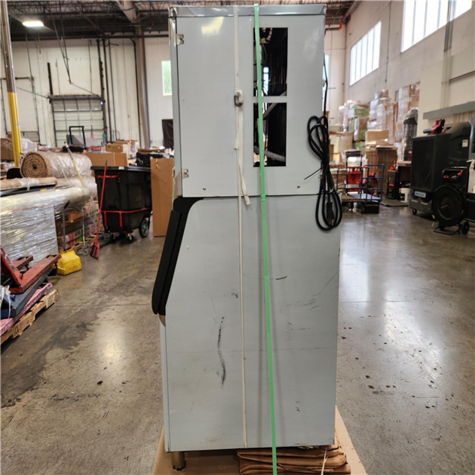 Phoenix Location VEVOR Commercial Ice Maker Freestanding Ice Making Machine W/ Large Storage Bin, Silver