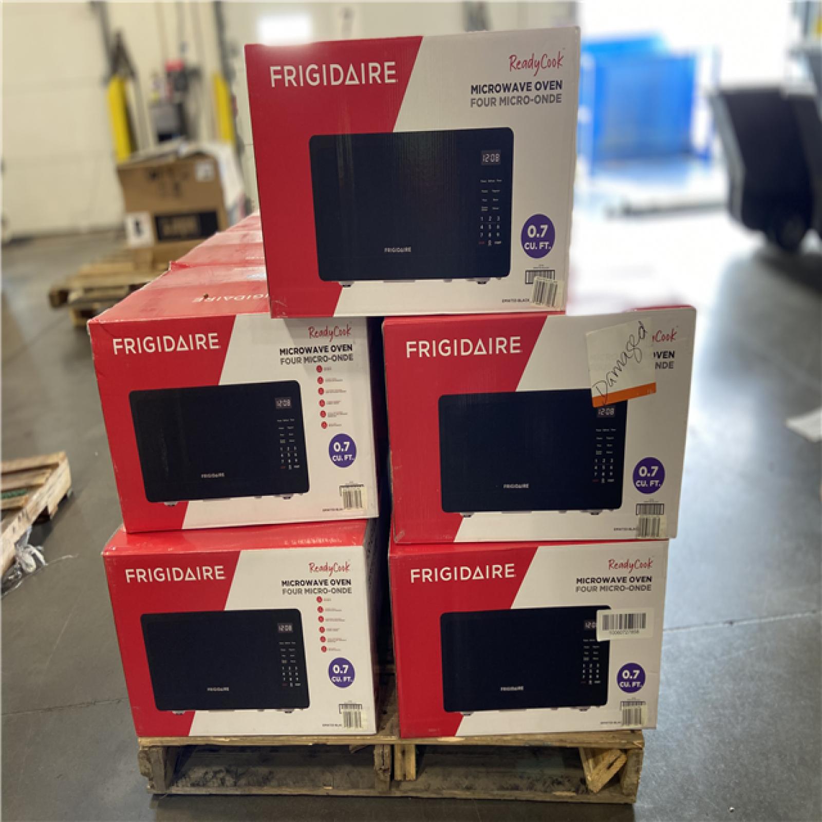 DALLAS LOCATION - Frigidaire 0.7 cu. ft. Countertop Microwave in Black PALLET -(15 UNITS)