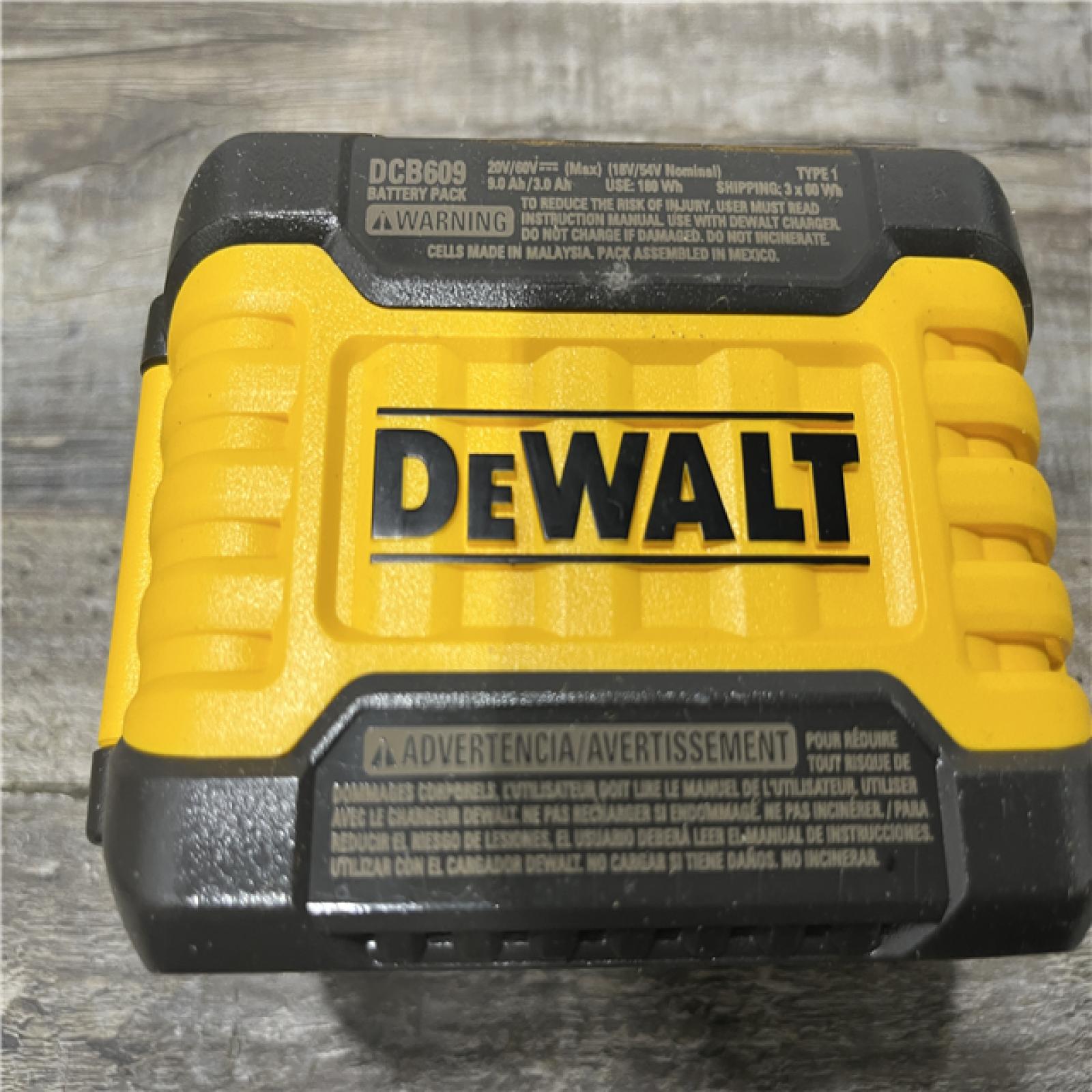 AS-IS DEWALT 20V/60V MAX FLEXVOLT Lithium-Ion 9.0Ah Battery and Charger Starter Kit