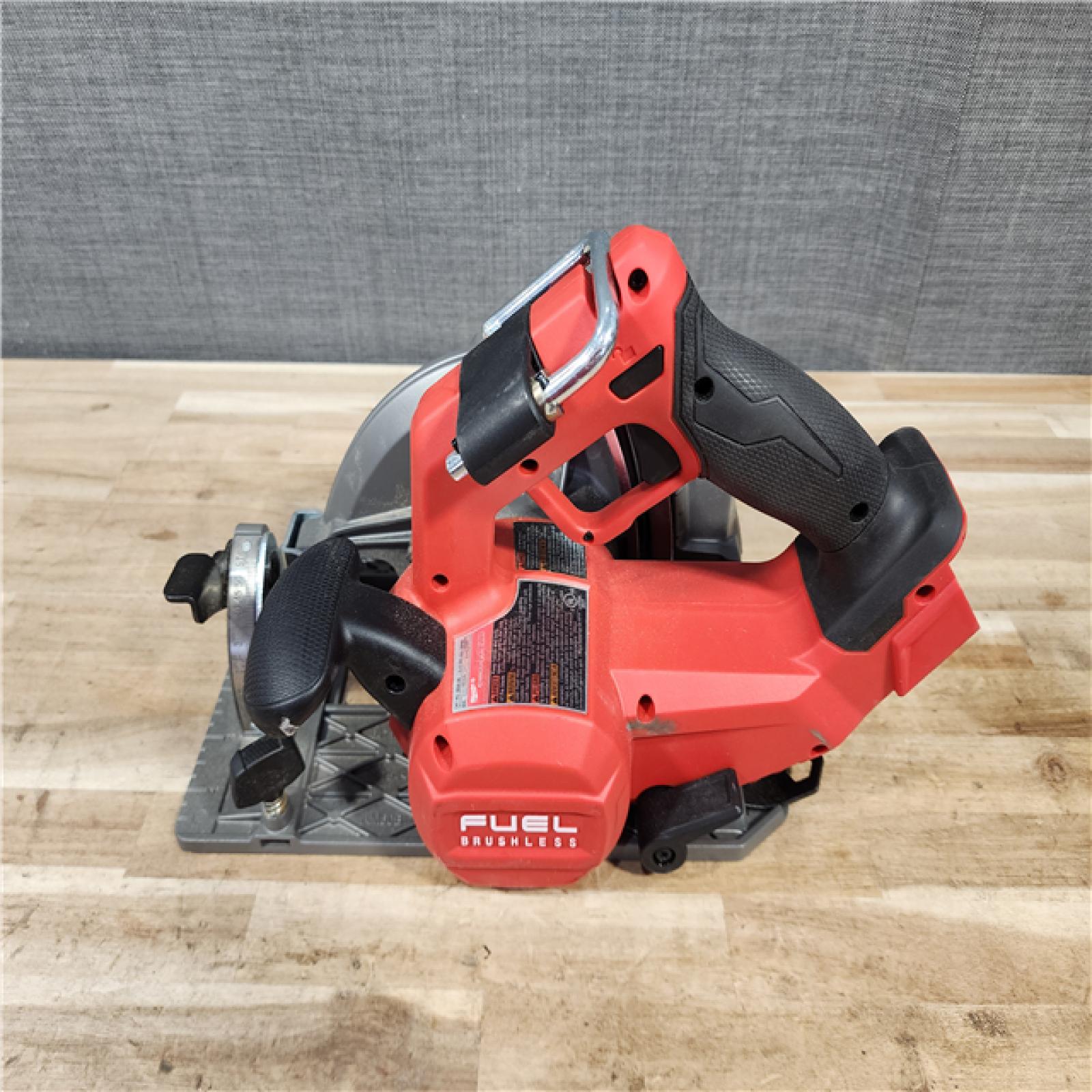 HOUSTON LOCATION - AS-IS Milwaukee FUEL 18V Lithium-Ion Brushless Cordless 7-1/4 in. Circular Saw (Tool-Only)