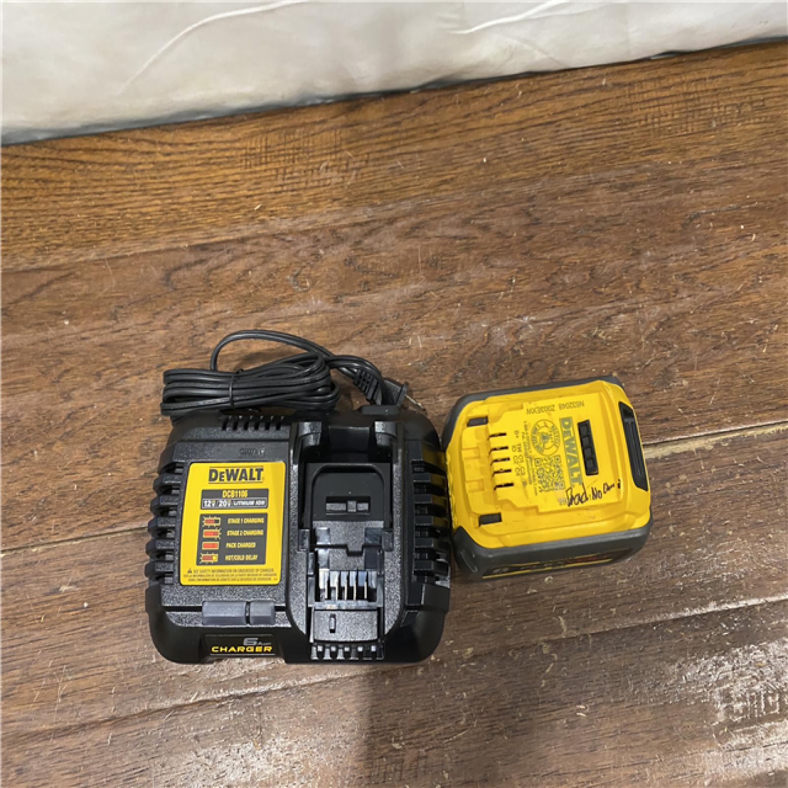 AS-IS DEWALT FLEXVOLT 20V/60V MAX Lithium-Ion 6.0Ah Battery Pack with 6 Amp Output Charger