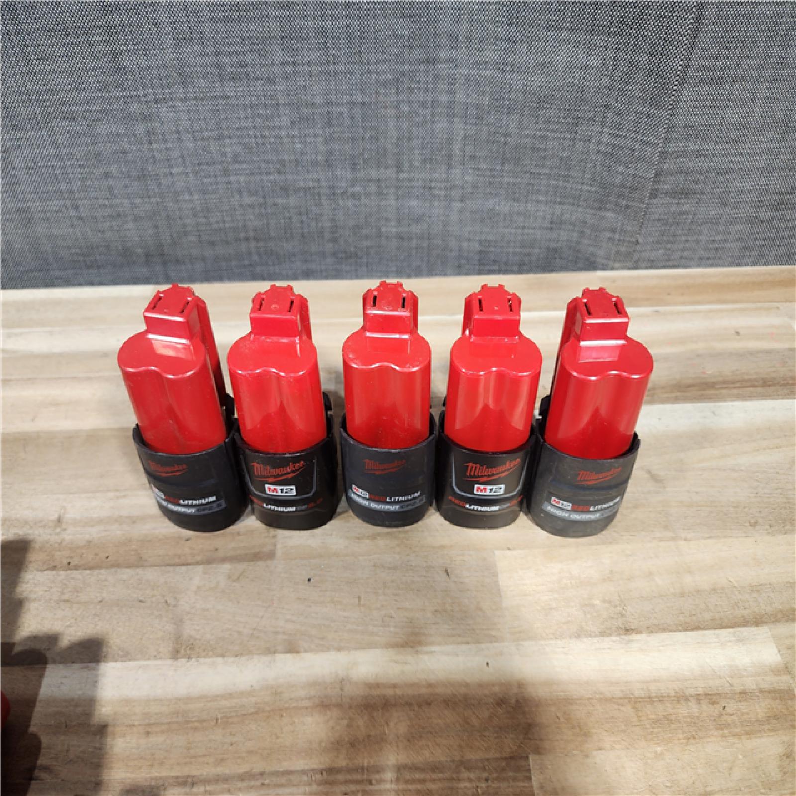 HOUSTON LOCATION - AS-IS MILWAUKEE BATTERY PACK QTY - 15