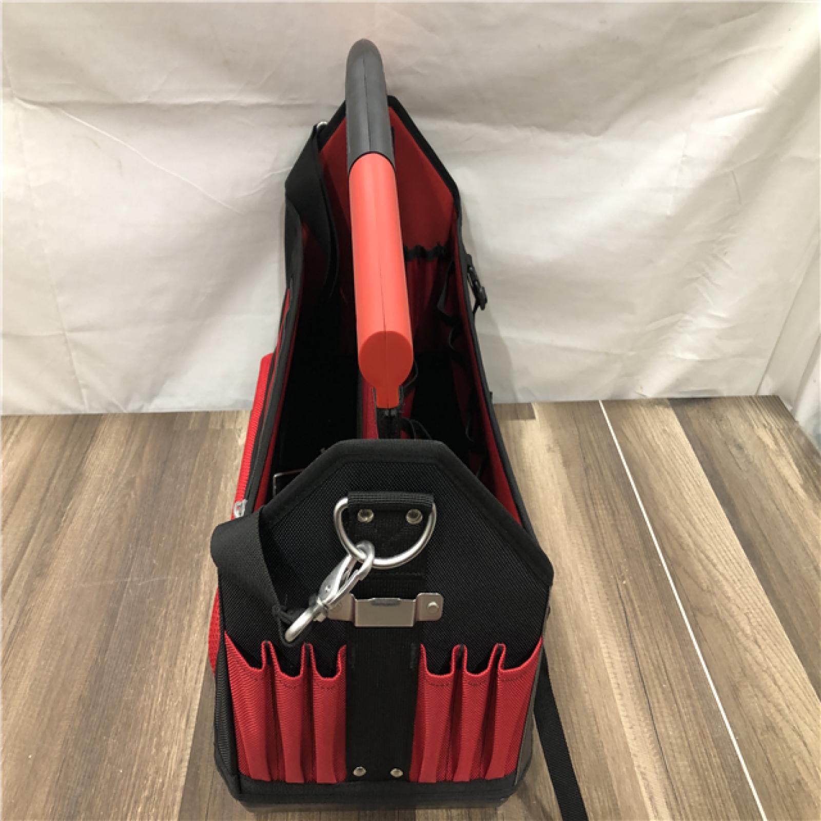 NEW- Milwaukee 20 in. PACKOUT Tote