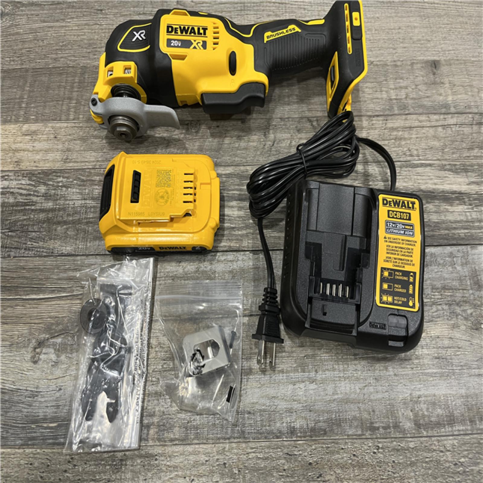 AS-IS DEWALT 20V MAX XR Cordless Brushless 3-Speed Oscillating Multi Tool Kit