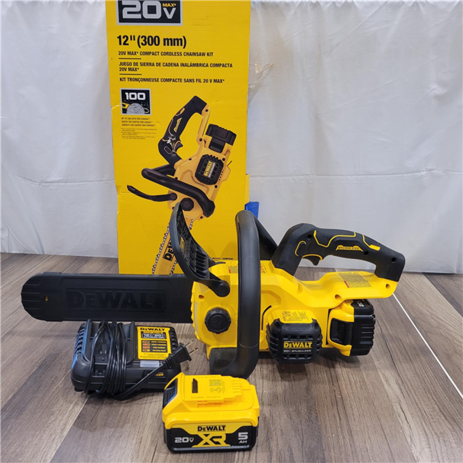 AS-IS   DEWALT 20V MAX Compact 12 Brushless Cordless Chainsaw Kit