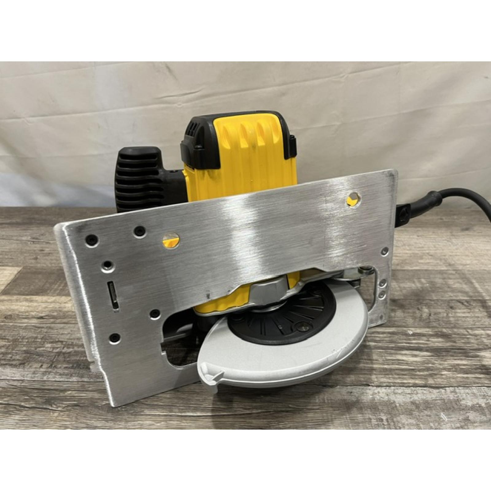 AS-IS DEWALT 15 Amp Corded 7-1/4 in. Lightweight Circular Saw