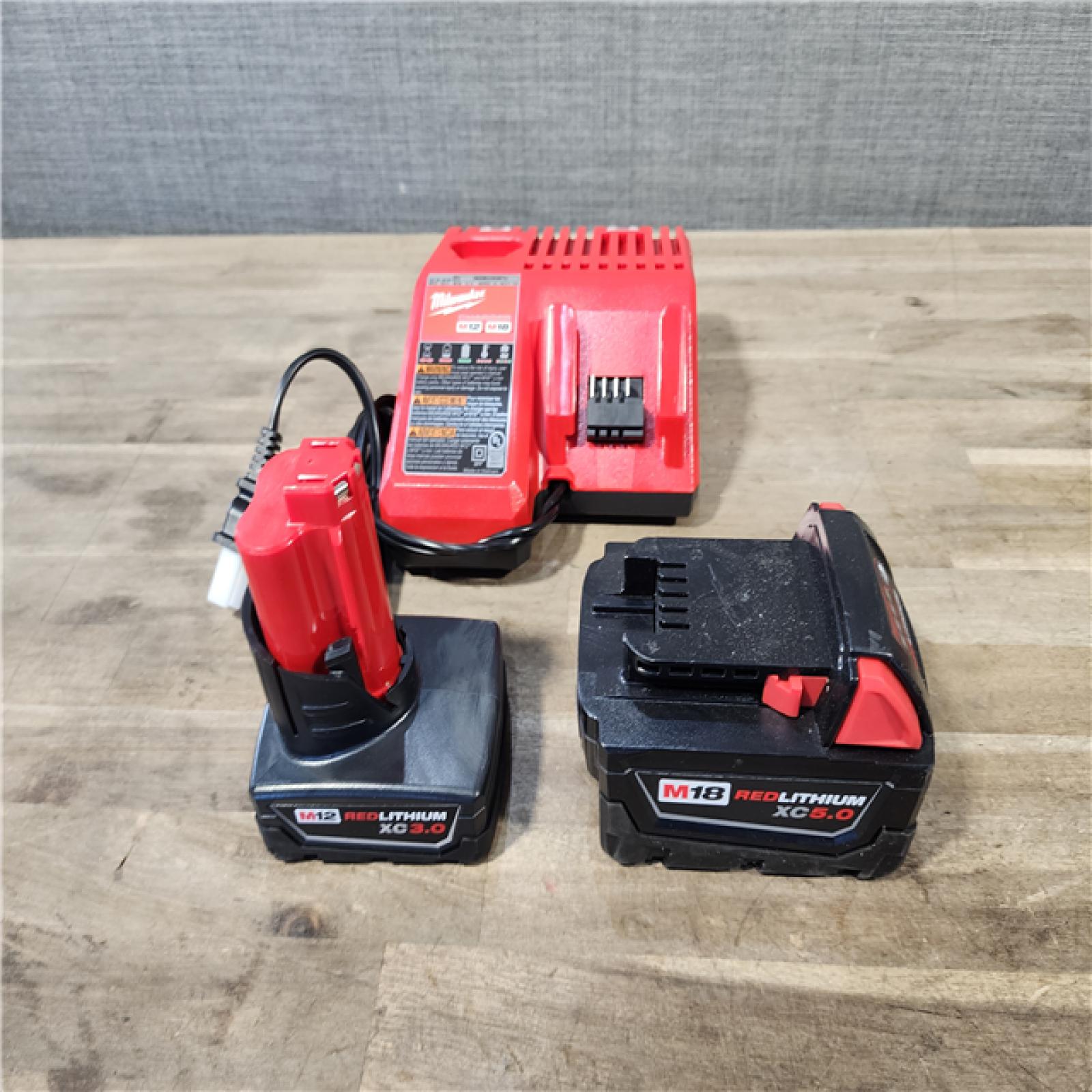 HOUSTON LOCATION - AS-IS Milwaukee 2 Tool Combo Kit W/ (2) Battery & Charger