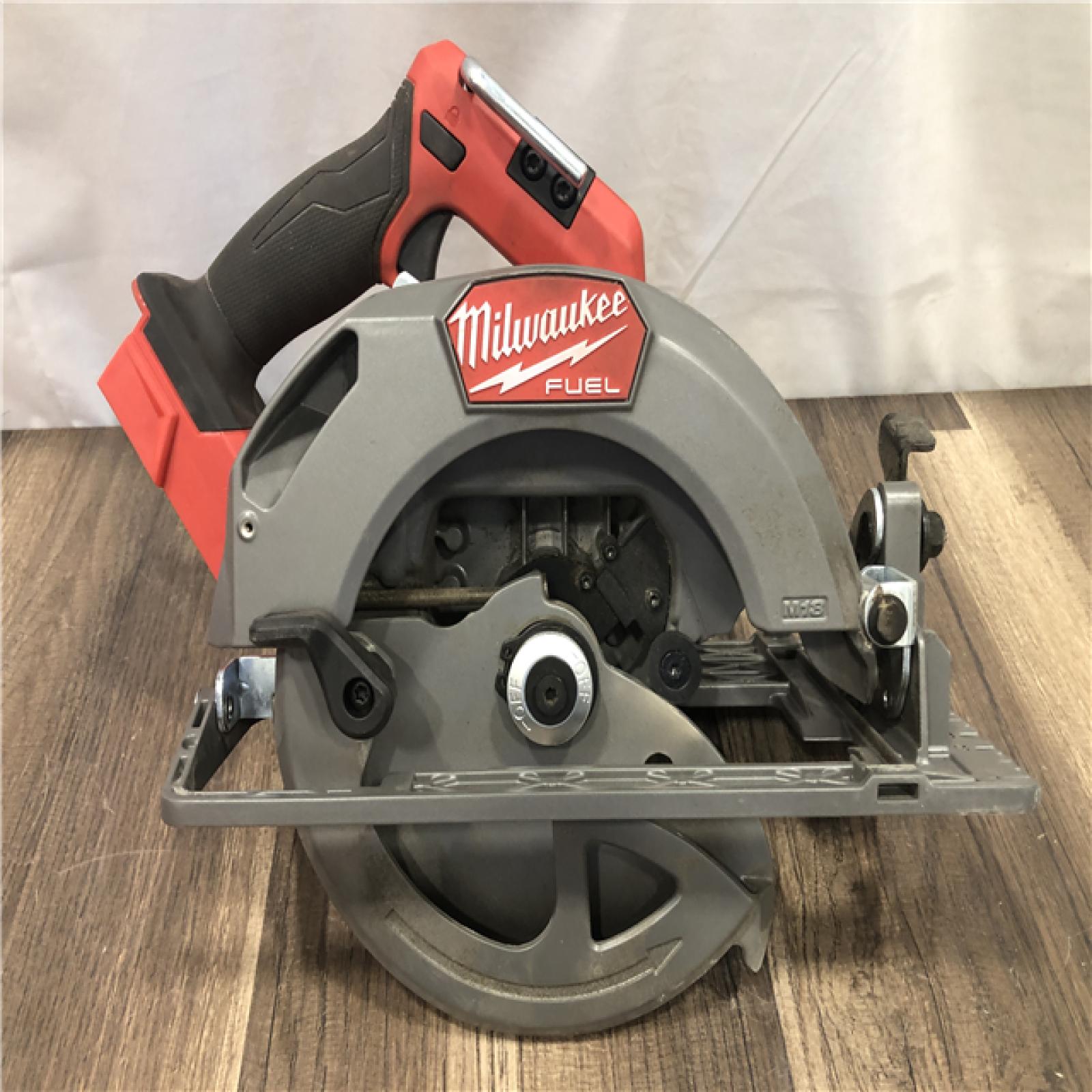 AS-IS Milwaukee FUEL 18V Lithium-Ion Brushless Cordless 7-1/4 in. Circular Saw (Tool-Only)