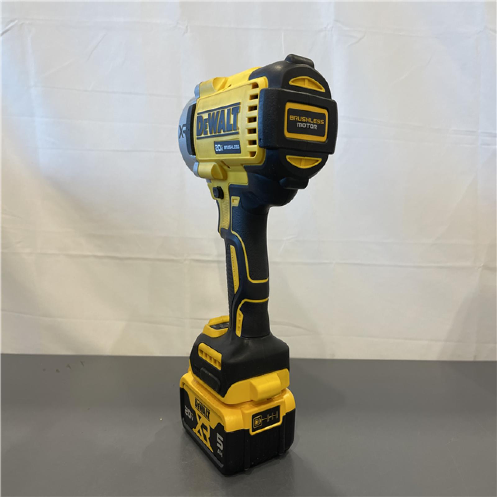 Like New! - Dewalt 20V MAX Lithium-Ion Cordless 1/2 in. Impact Wrench Kit