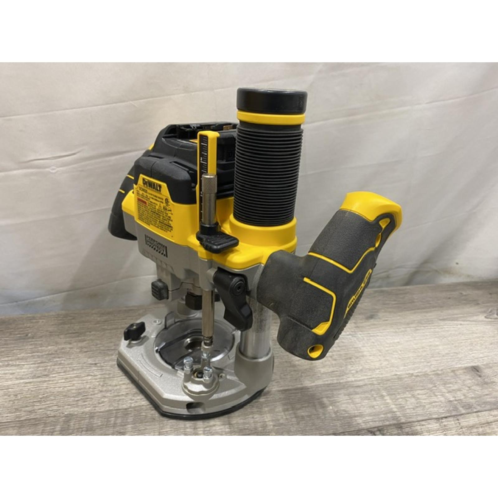 AS-IS DEWALT 20V MAX XR 2-1/4 Peak HP Brushless Cordless Plunge Router (Tool Only)