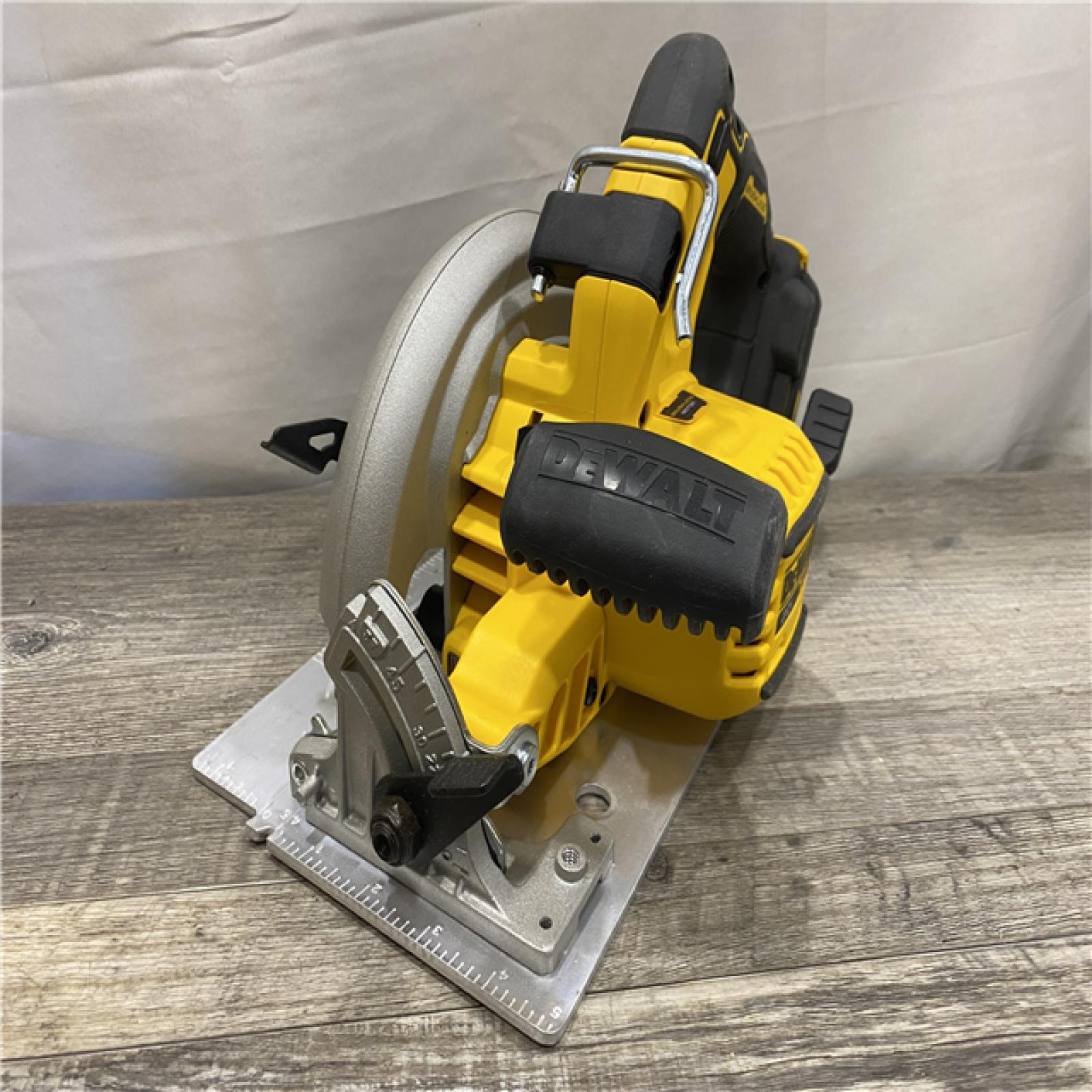 AS-IS DEWALT 20-Volt MAX 7-1/4 in. Cordless Circular Saw (Tool Only)