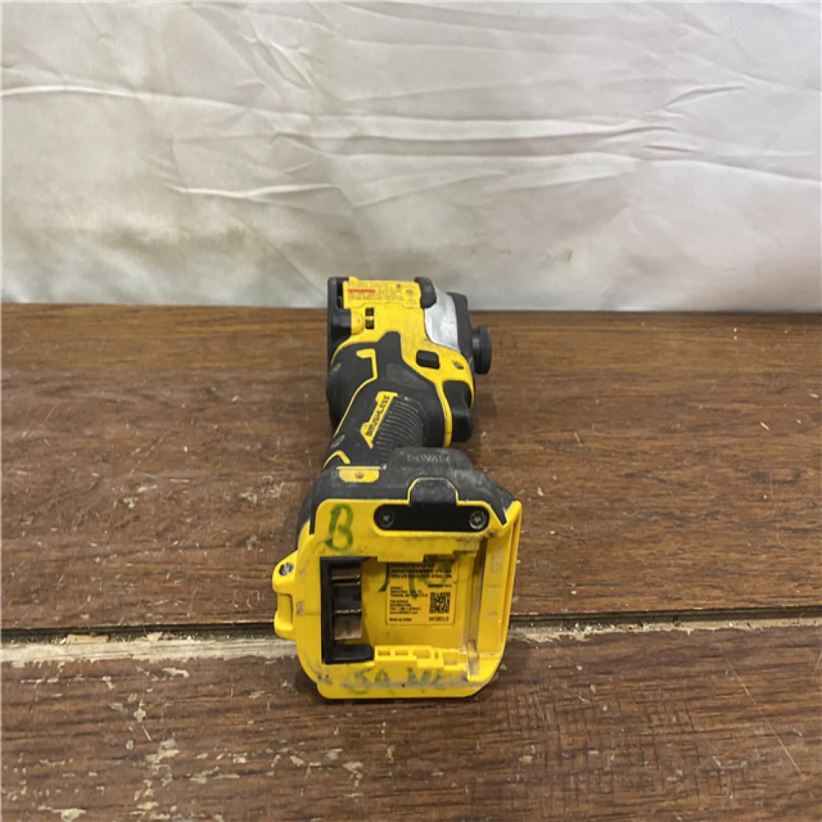 AS-IS DeWalt 20V MAX ATOMIC 1/4 in. Cordless Brushless 3-Speed Impact Driver Kit (Battery & Charger)