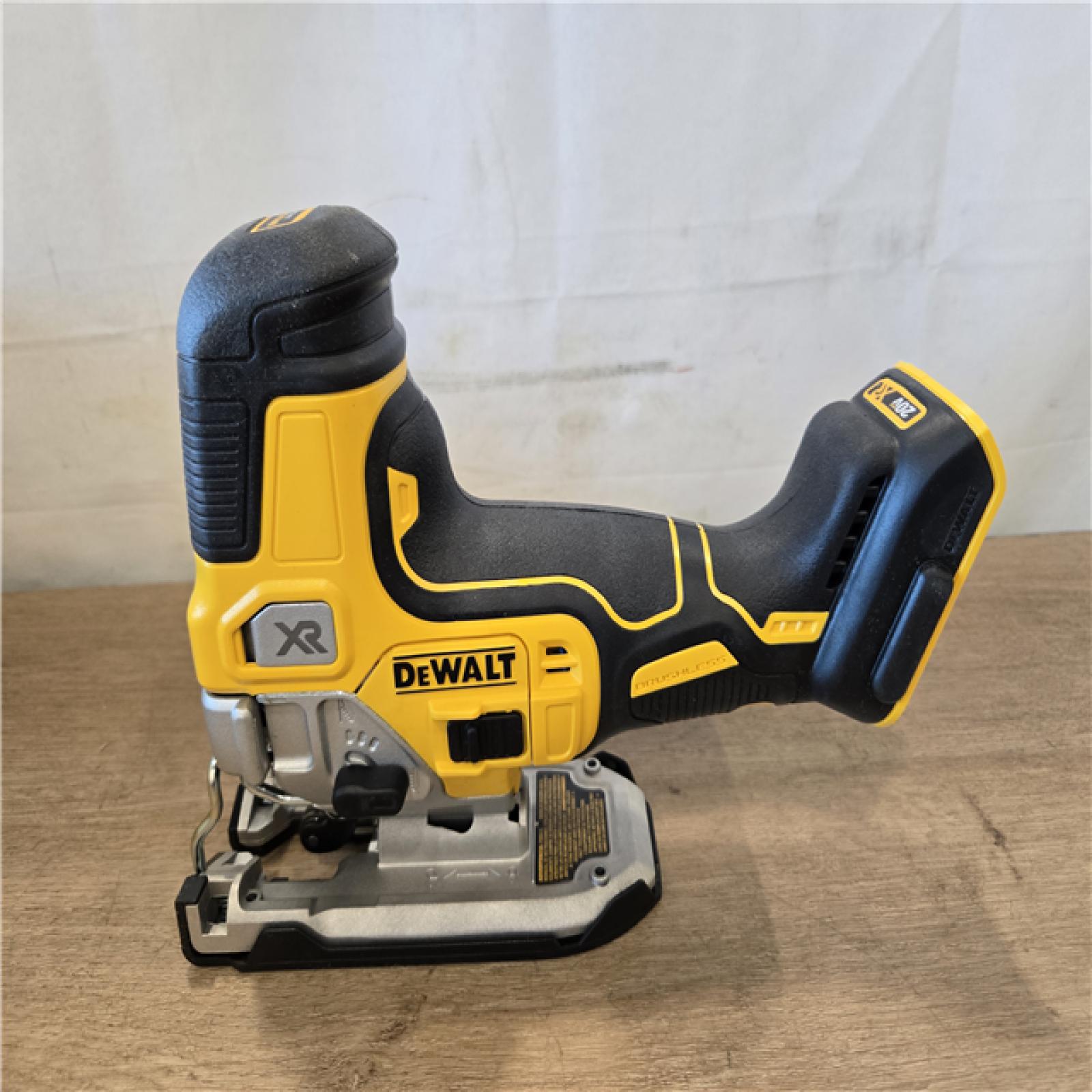 AS-IS DEWALT 20V MAX XR Cordless Barrel Grip Jigsaw (Tool Only)