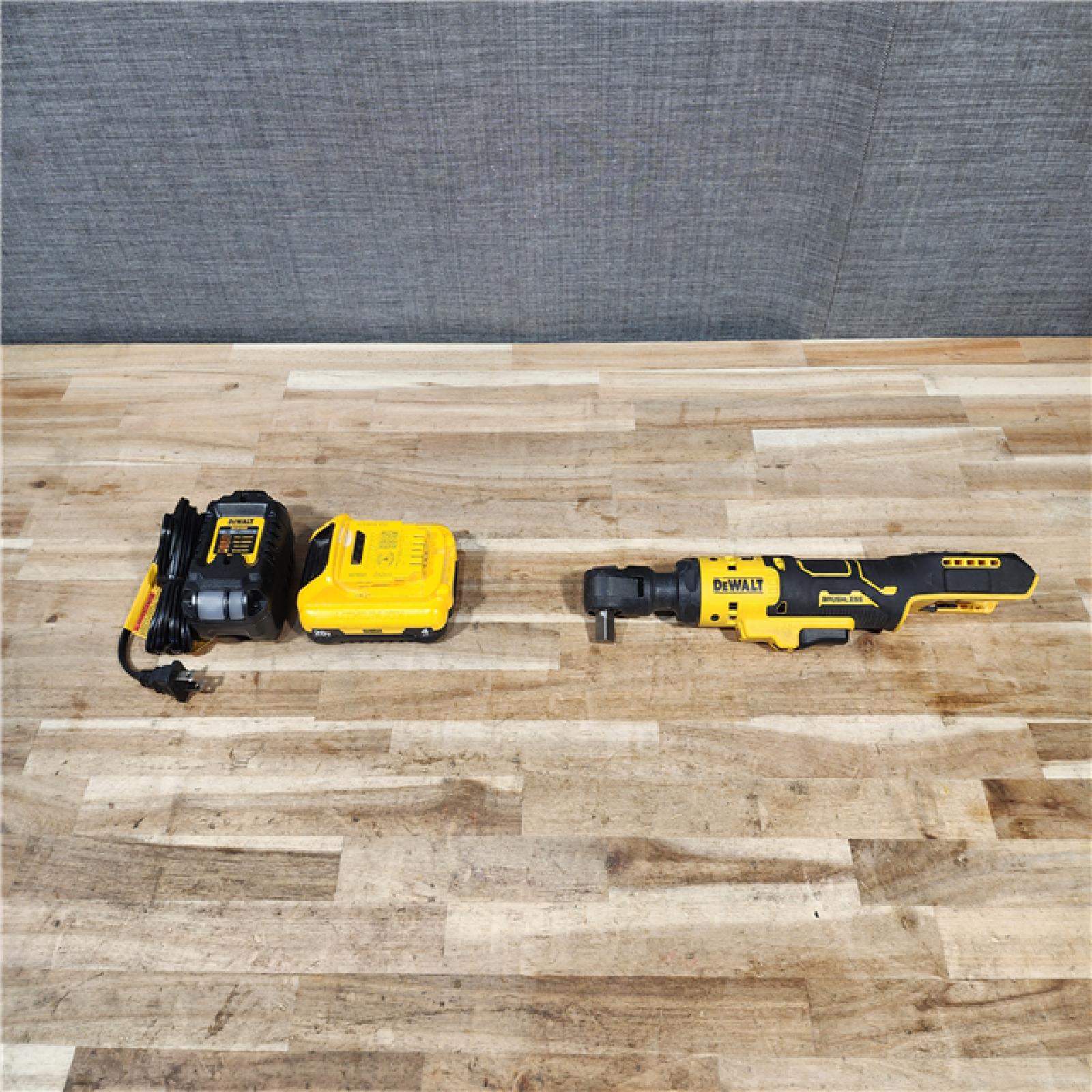 HOUSTON LOCATION - AS-IS DEWALT ATOMIC 20V MAX Cordless 1/2 in. Ratchet W/ BATTERY & CHARGER