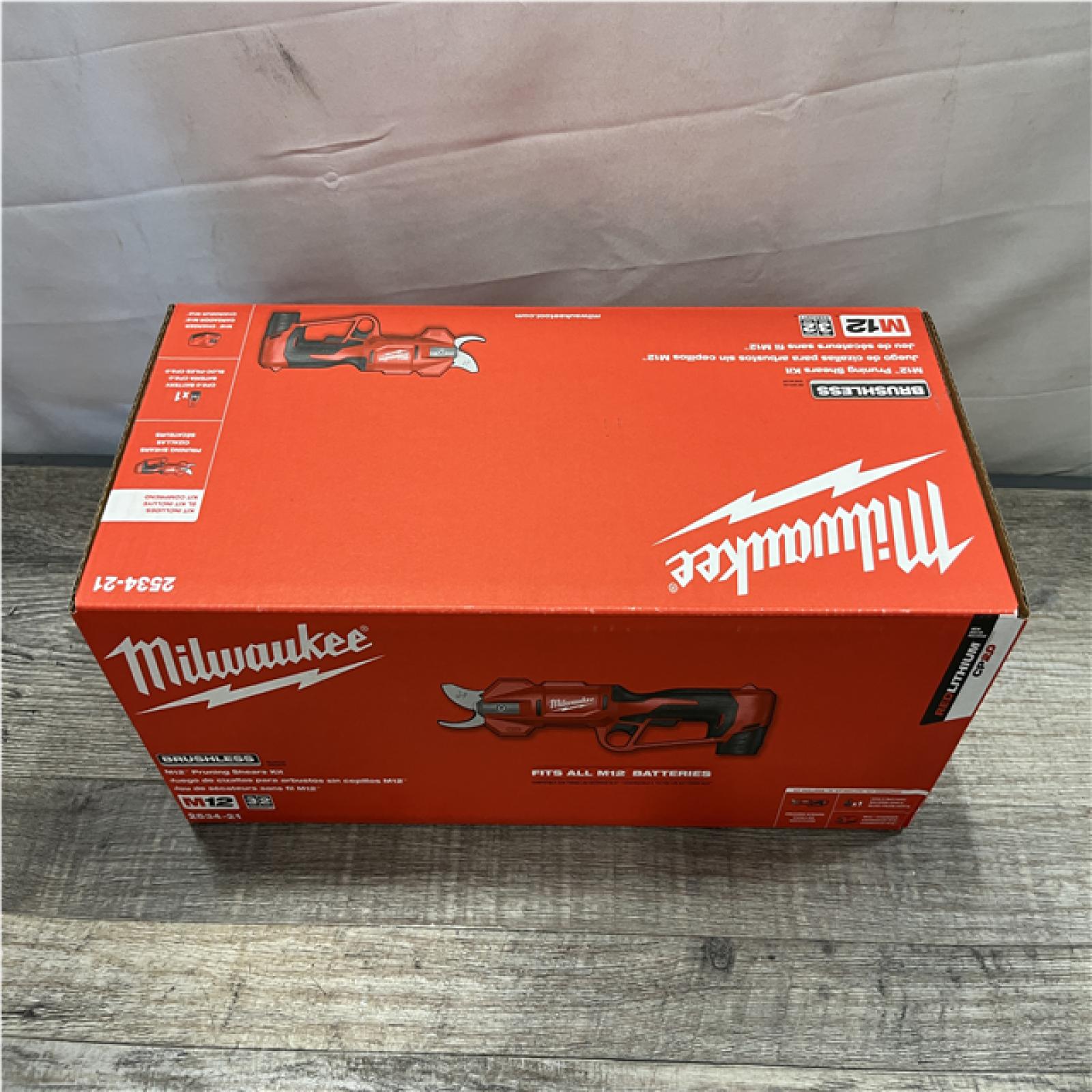 NEW - Milwaukee 12V Cordless Brushless Pruner Shears Kit