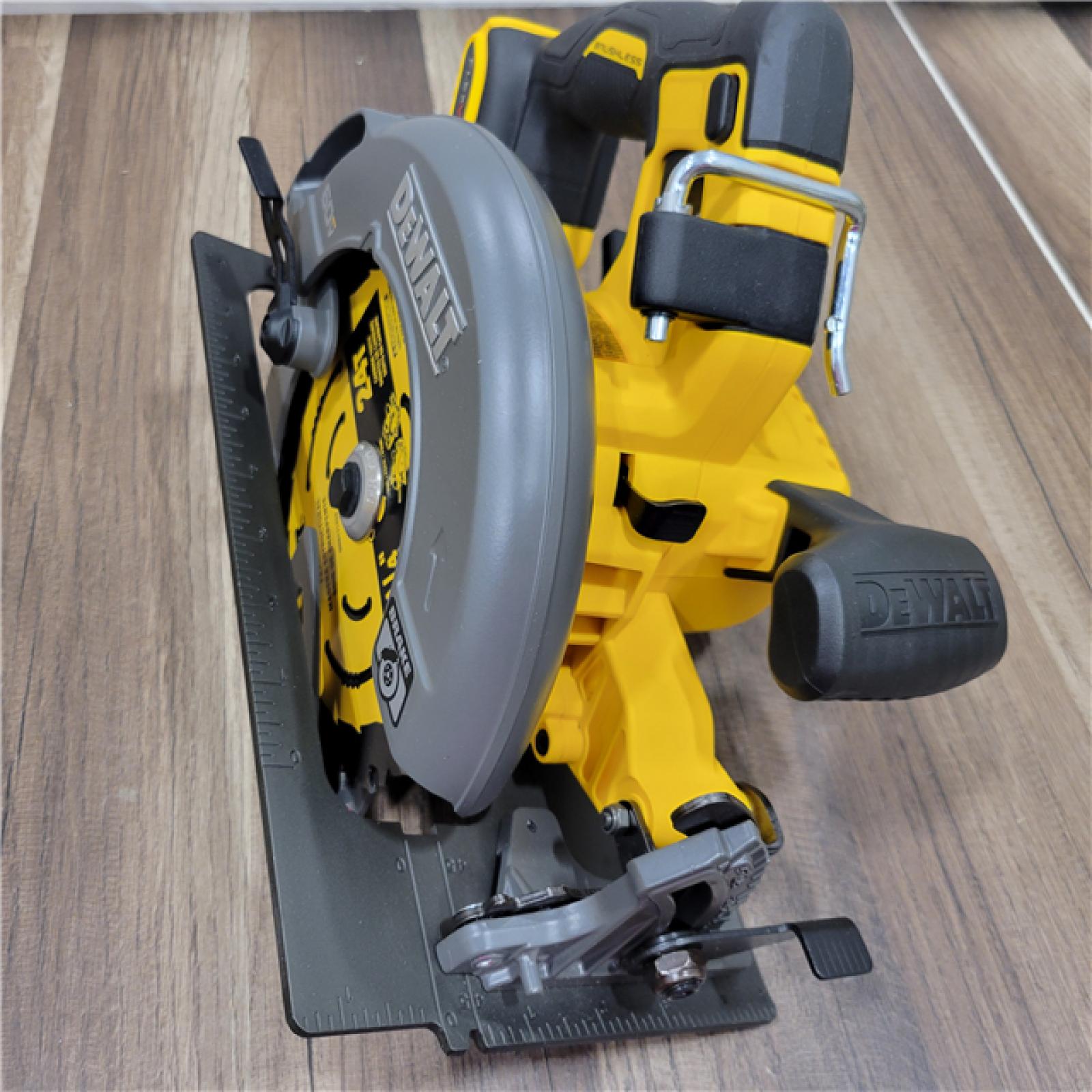 AS-IS DeWALT Flexvolt Max 7-1/4  60V Brushless Circular Saw DCS578B