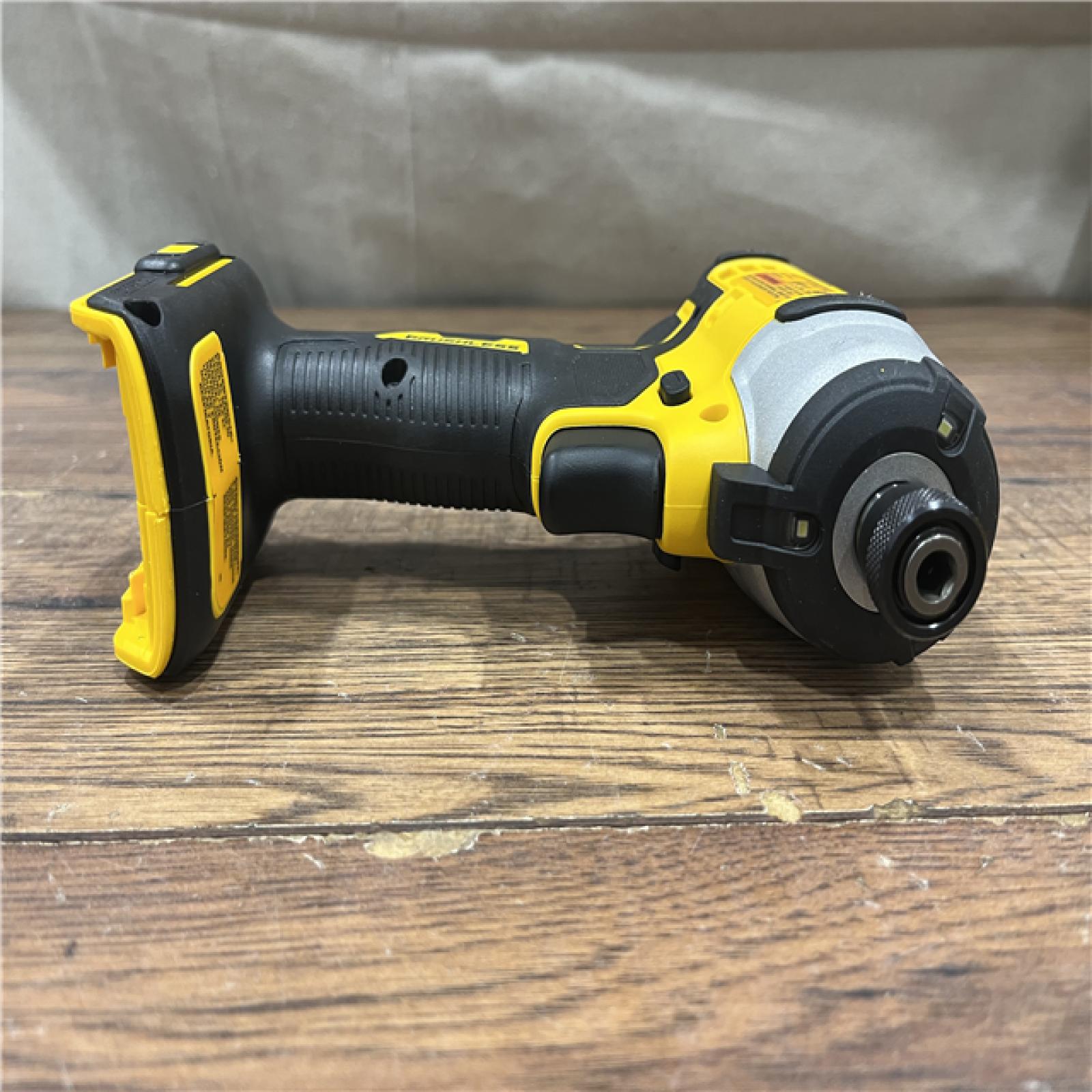 AS-IS DEWALT ATOMIC 20V MAX* Brushless Cordless Compact 1/4 in. Impact Driver Kit