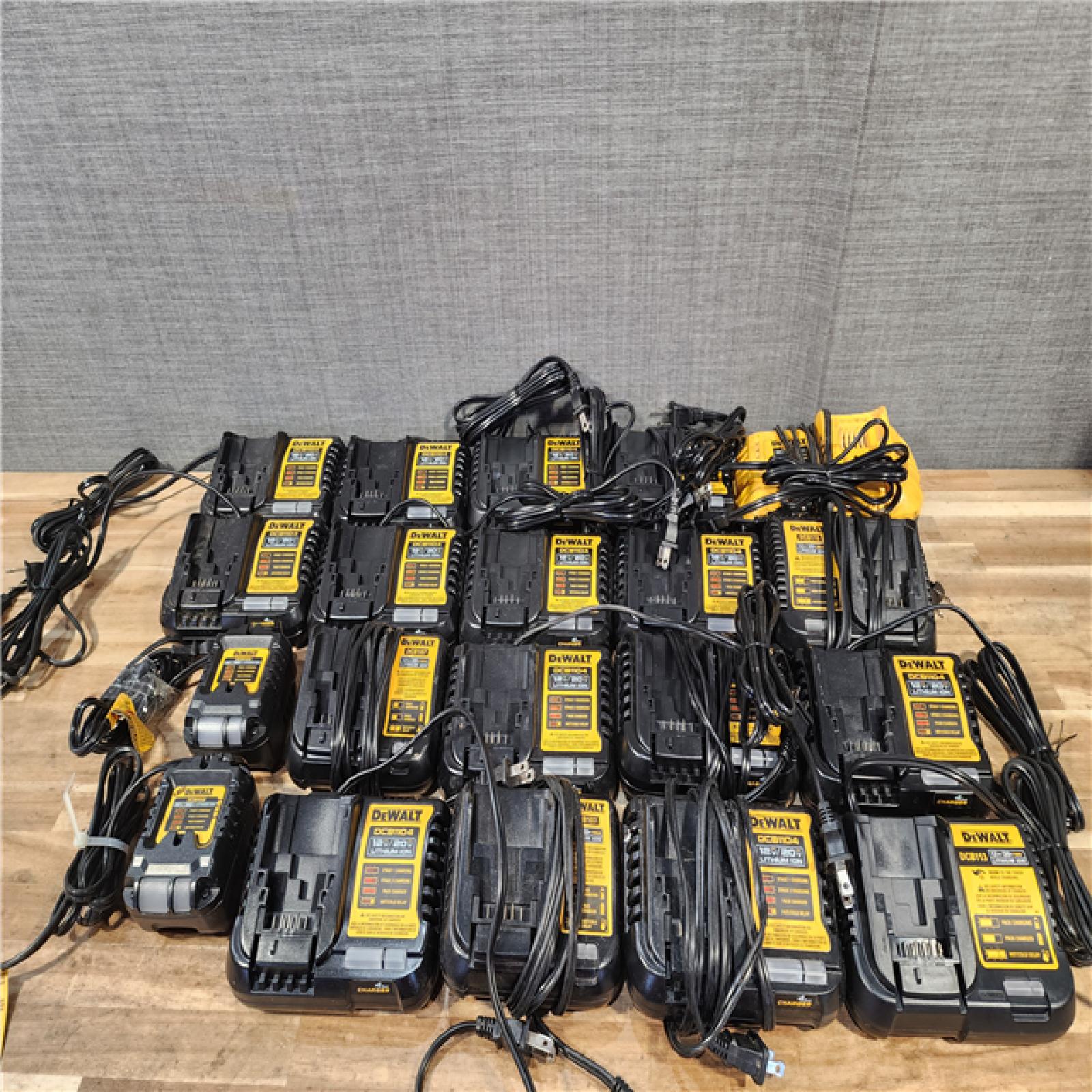 HOUSTON LOCATION - AS-IS DEWALT BATTERY CHARGER PACK QTY - 20
