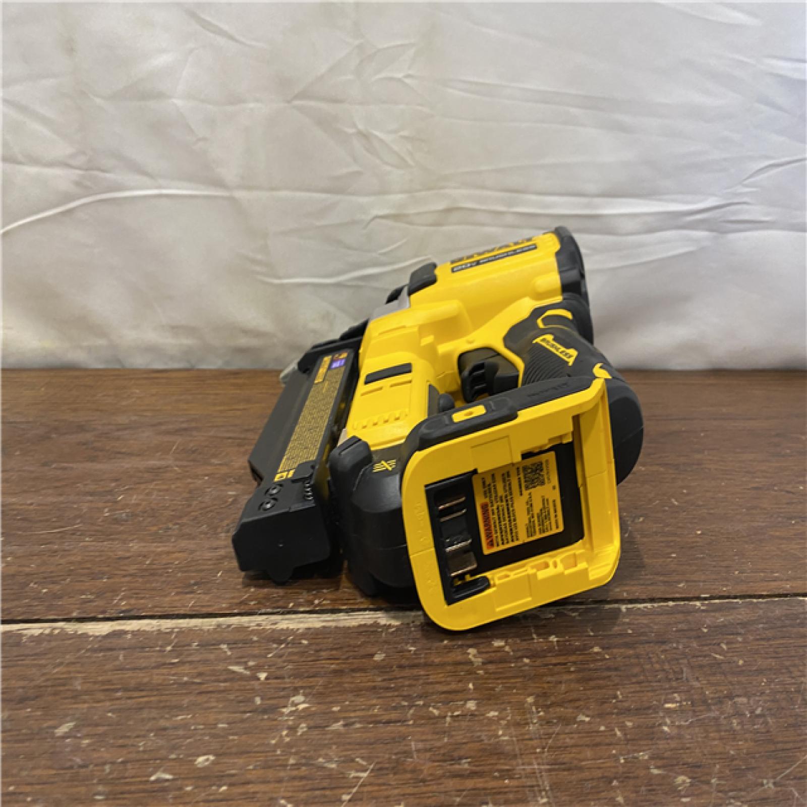 AS-IS DEWALT ATOMIC 20V MAX Lithium Ion Cordless 23 Gauge Pin Nailer Kit with 3.0Ah Battery and Charger