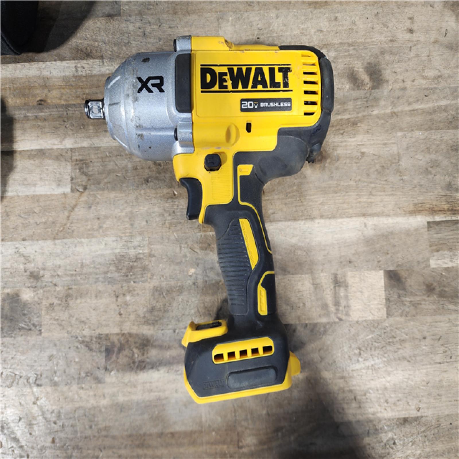 HOUSTON LOCATION - AS-IS Dewalt 20V MAX Lithium-Ion Cordless 1/2 in. Impact Wrench Kit W/ BATTERY & CHARGER