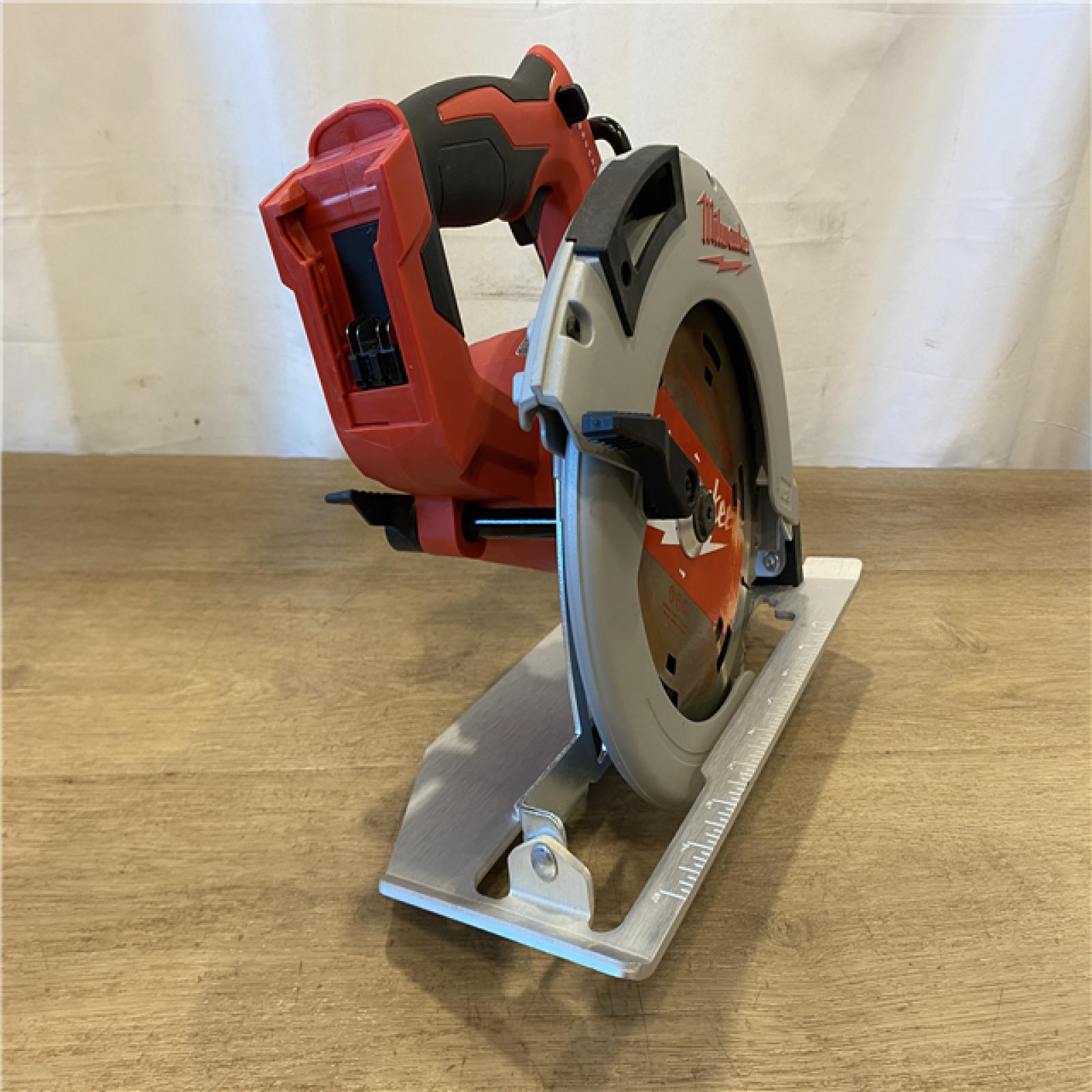 AS-IS Milwaukee 18V Lithium-Ion Brushless Cordless 7-1/4 in. Circular Saw (Tool-Only)
